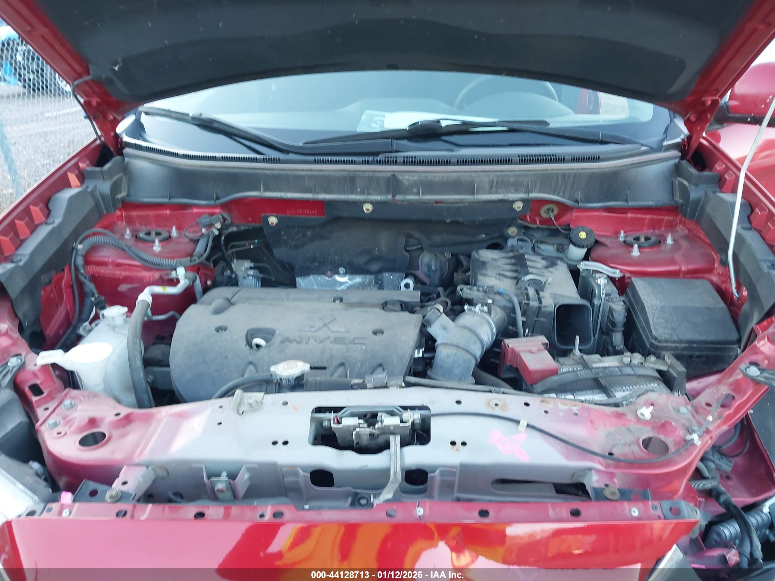 MITSUBISHI OUTLANDER image 10