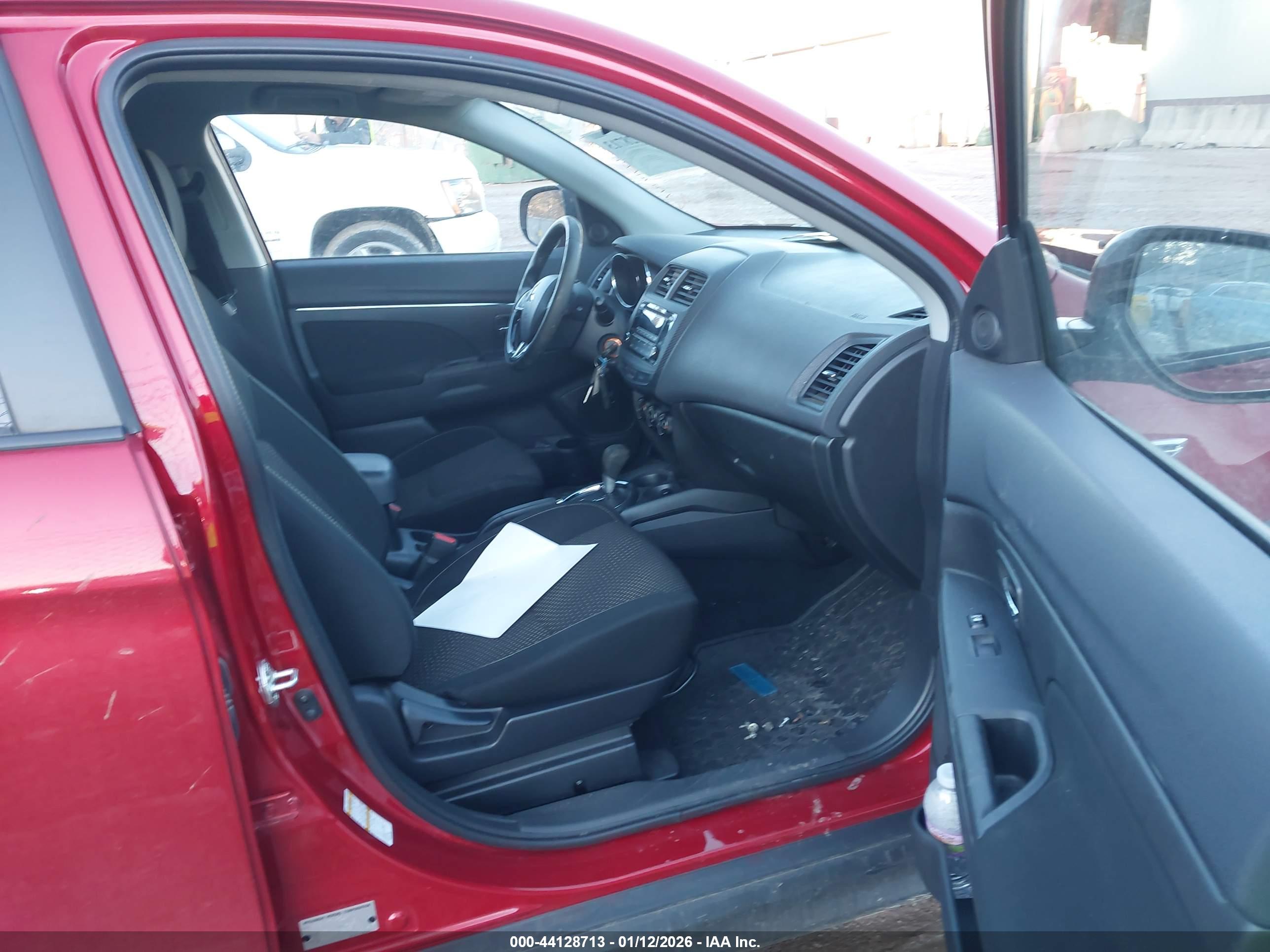 MITSUBISHI OUTLANDER image 5