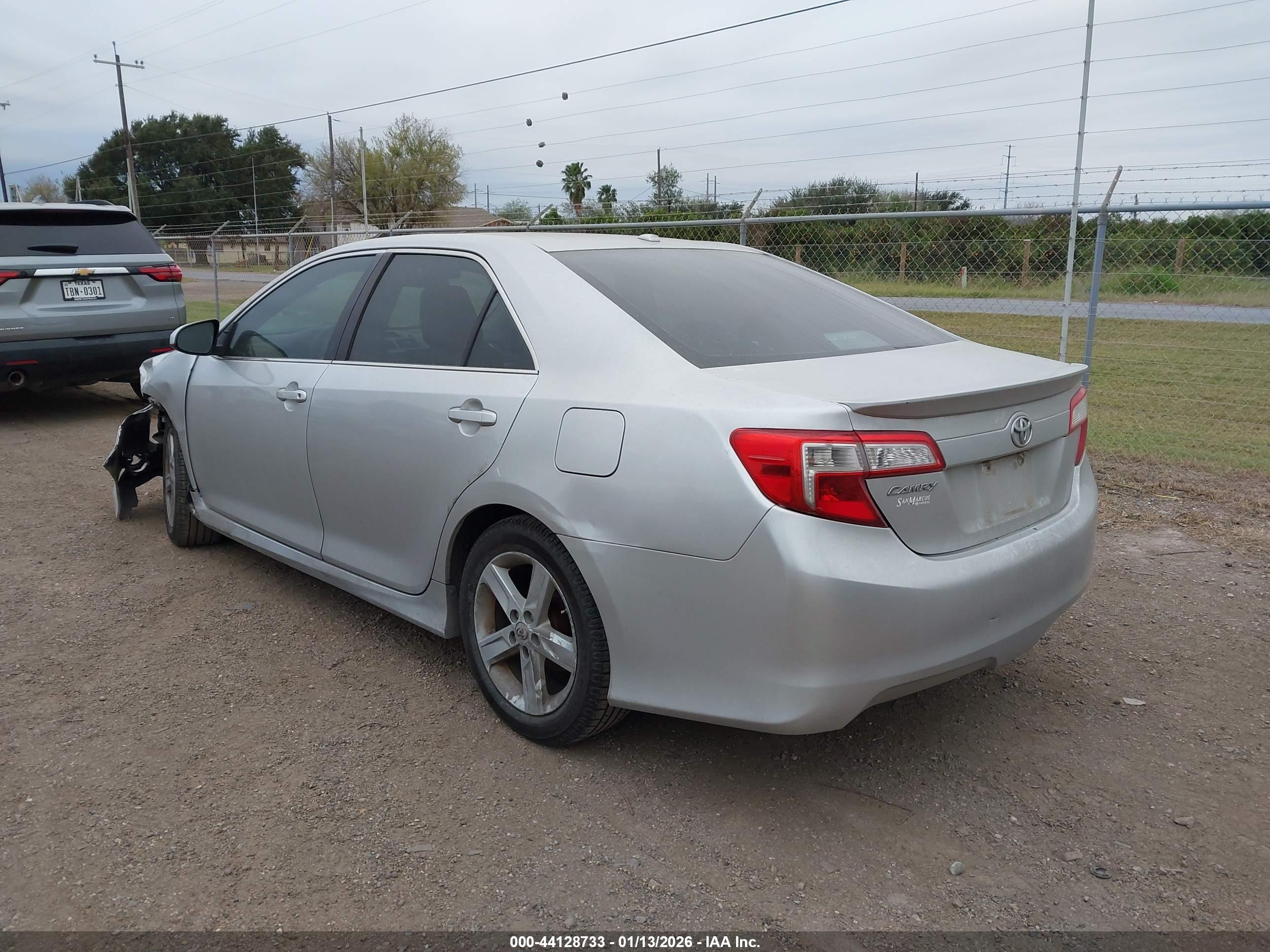 TOYOTA CAMRY image 3