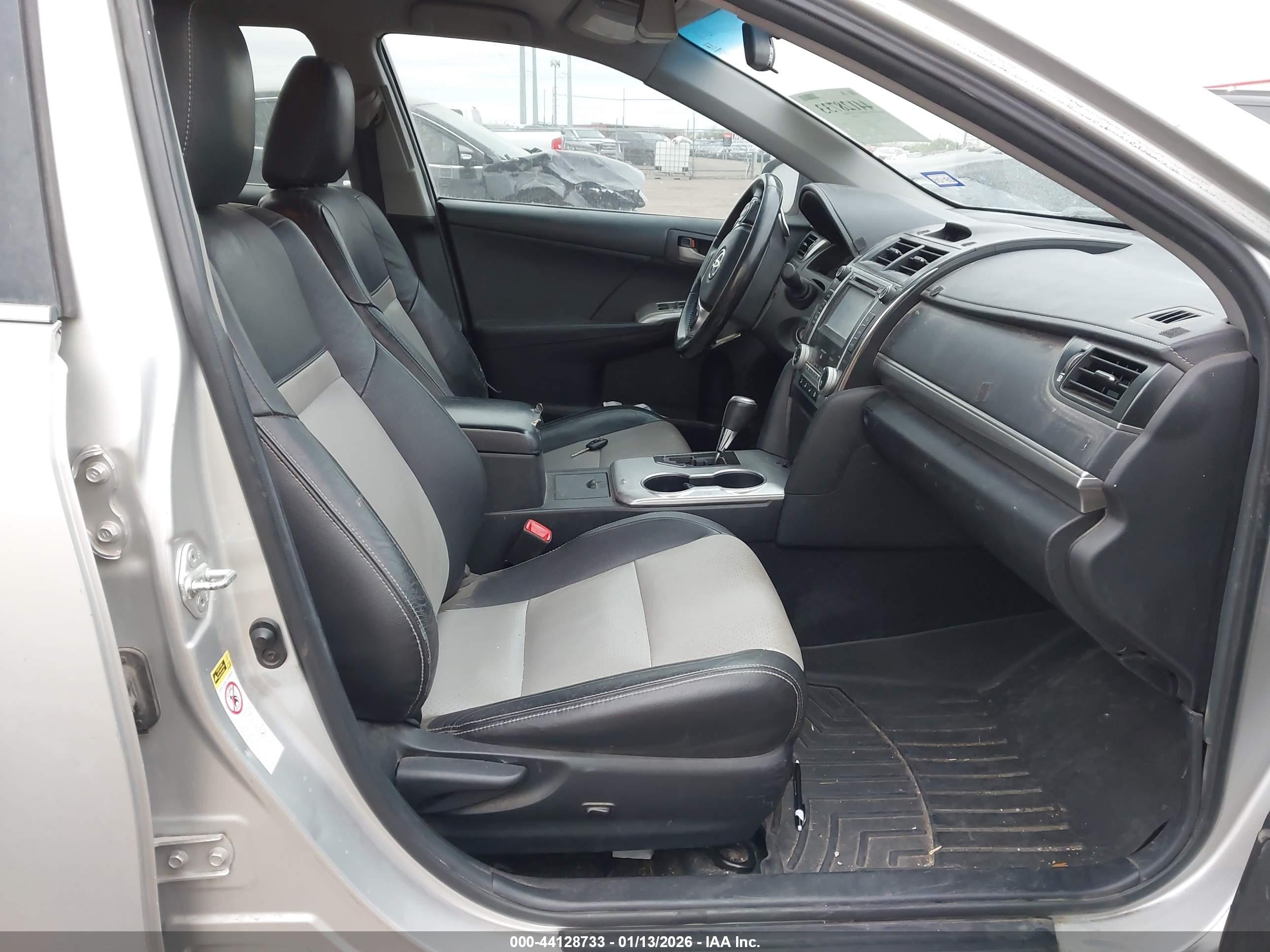 TOYOTA CAMRY image 5