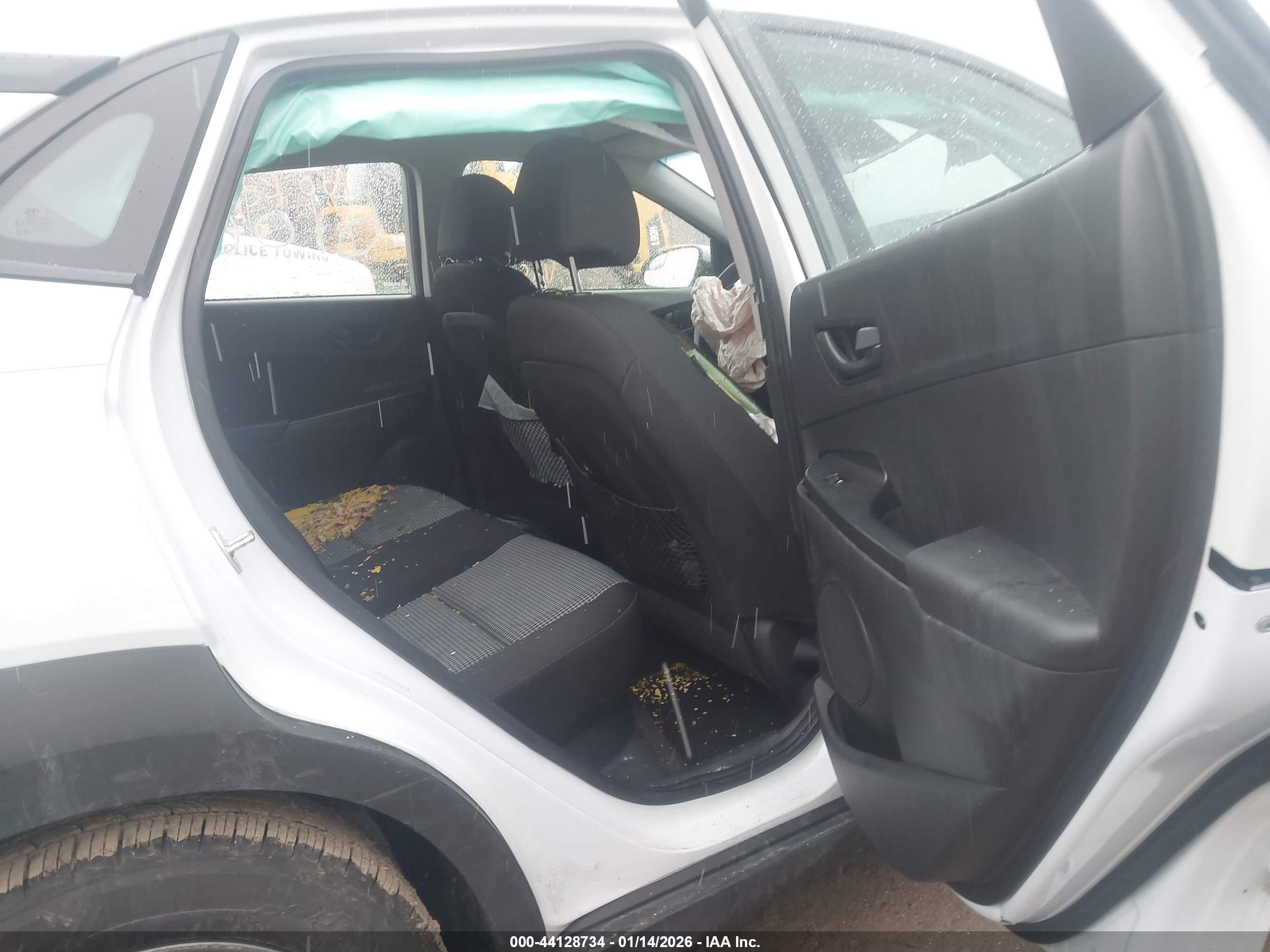 HYUNDAI KONA image 8