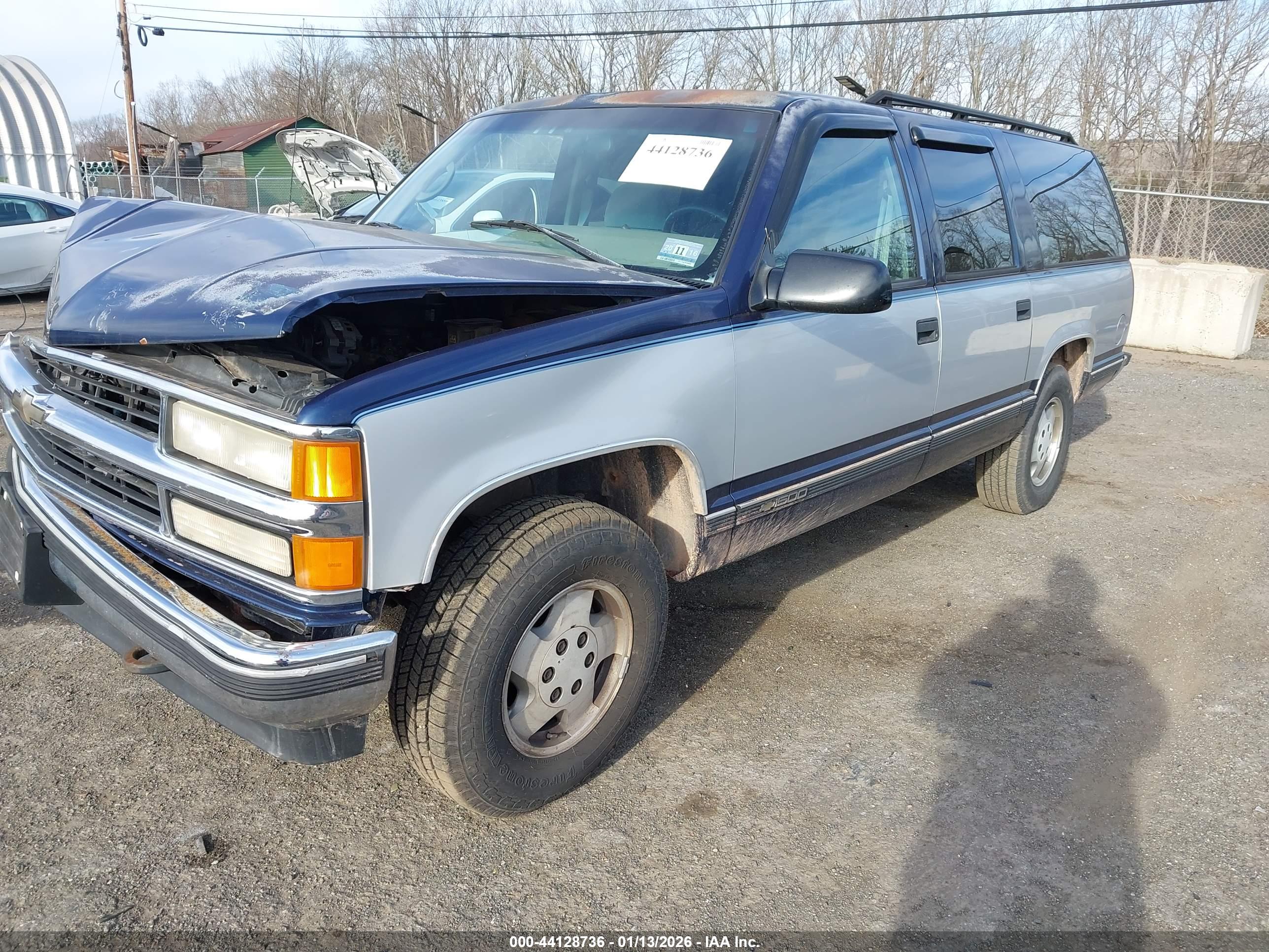 CHEVROLET SUBURBAN image 2