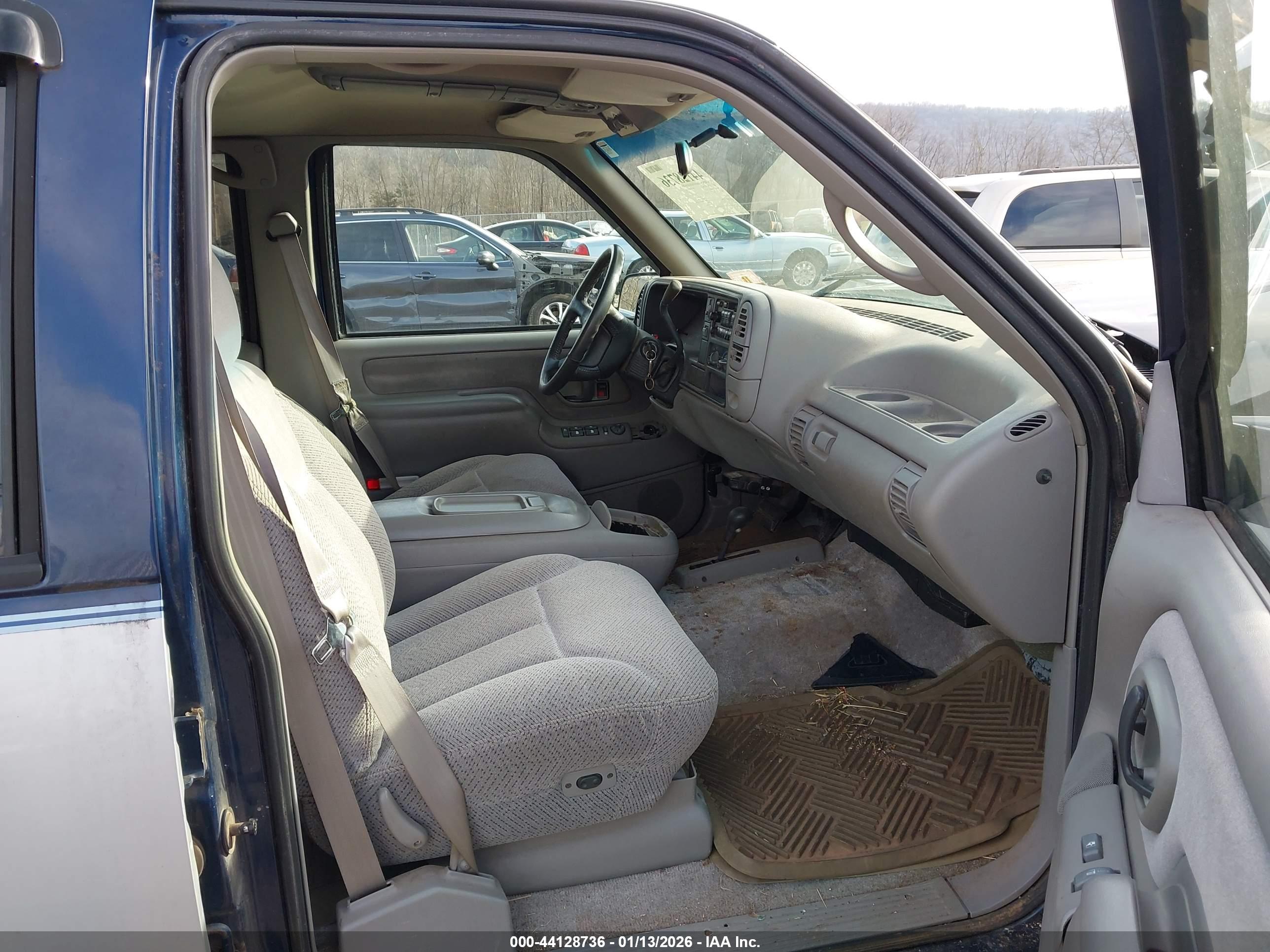 CHEVROLET SUBURBAN image 5