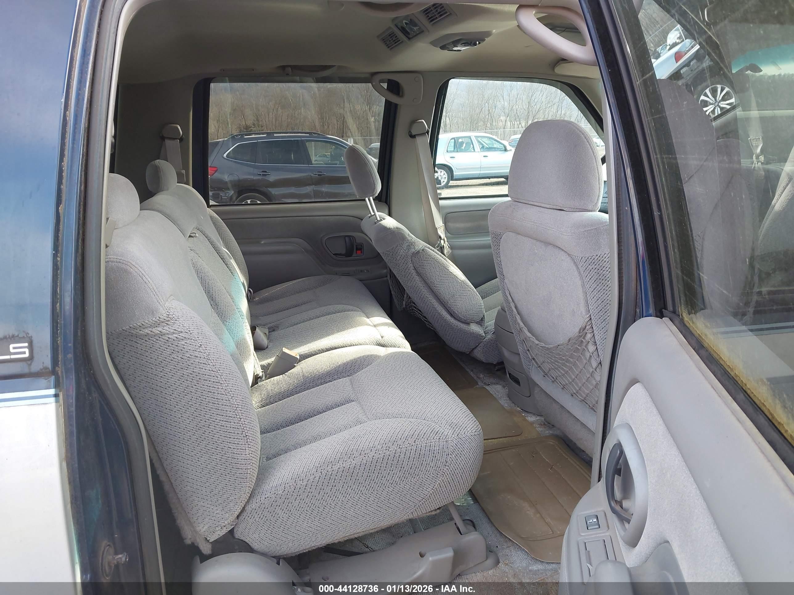 CHEVROLET SUBURBAN image 8