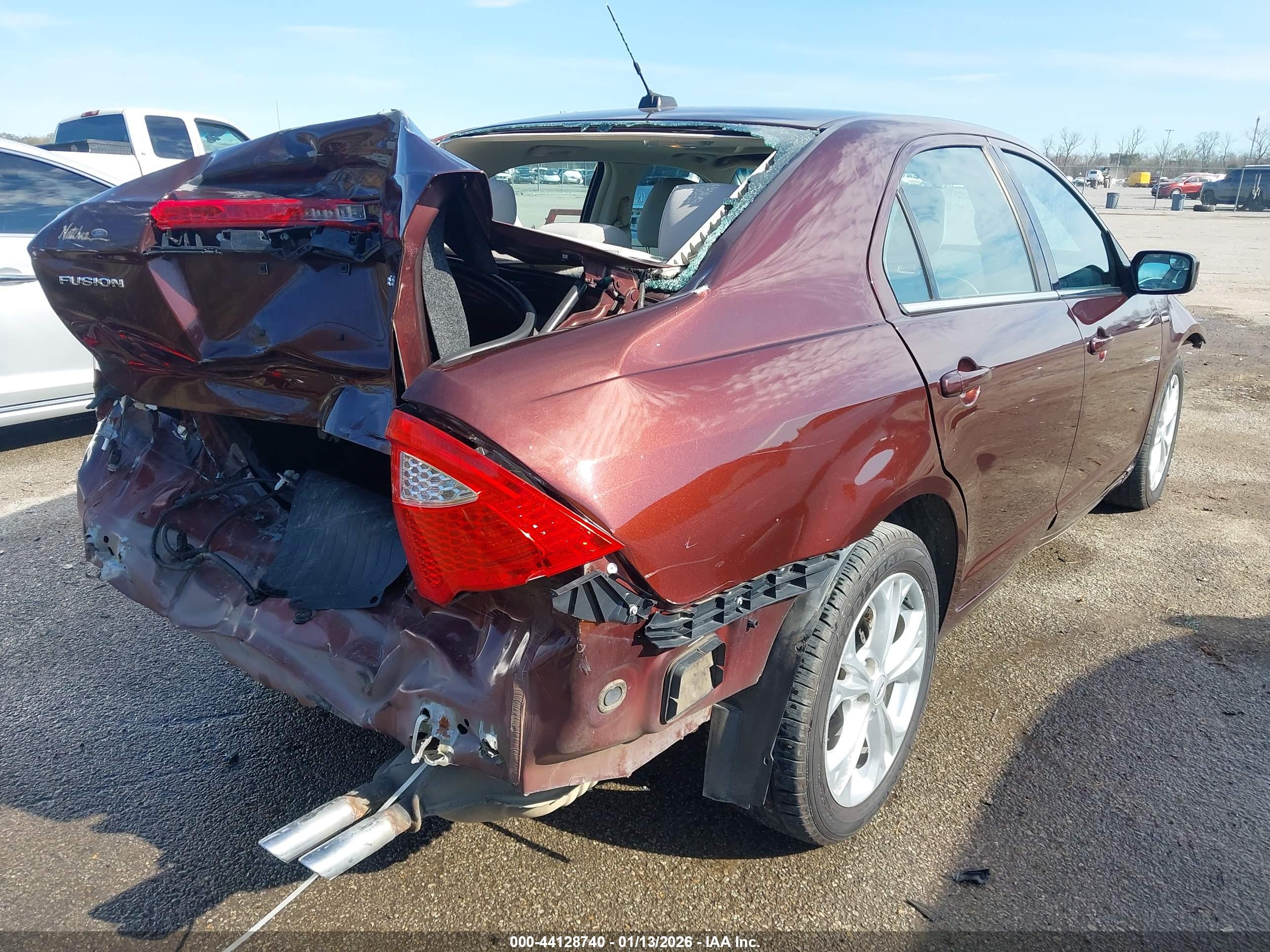 FORD FUSION image 4