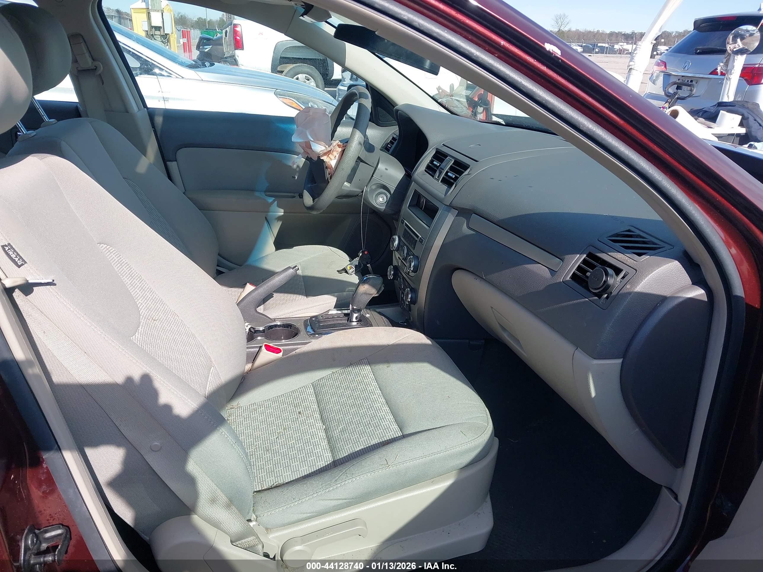 FORD FUSION image 5