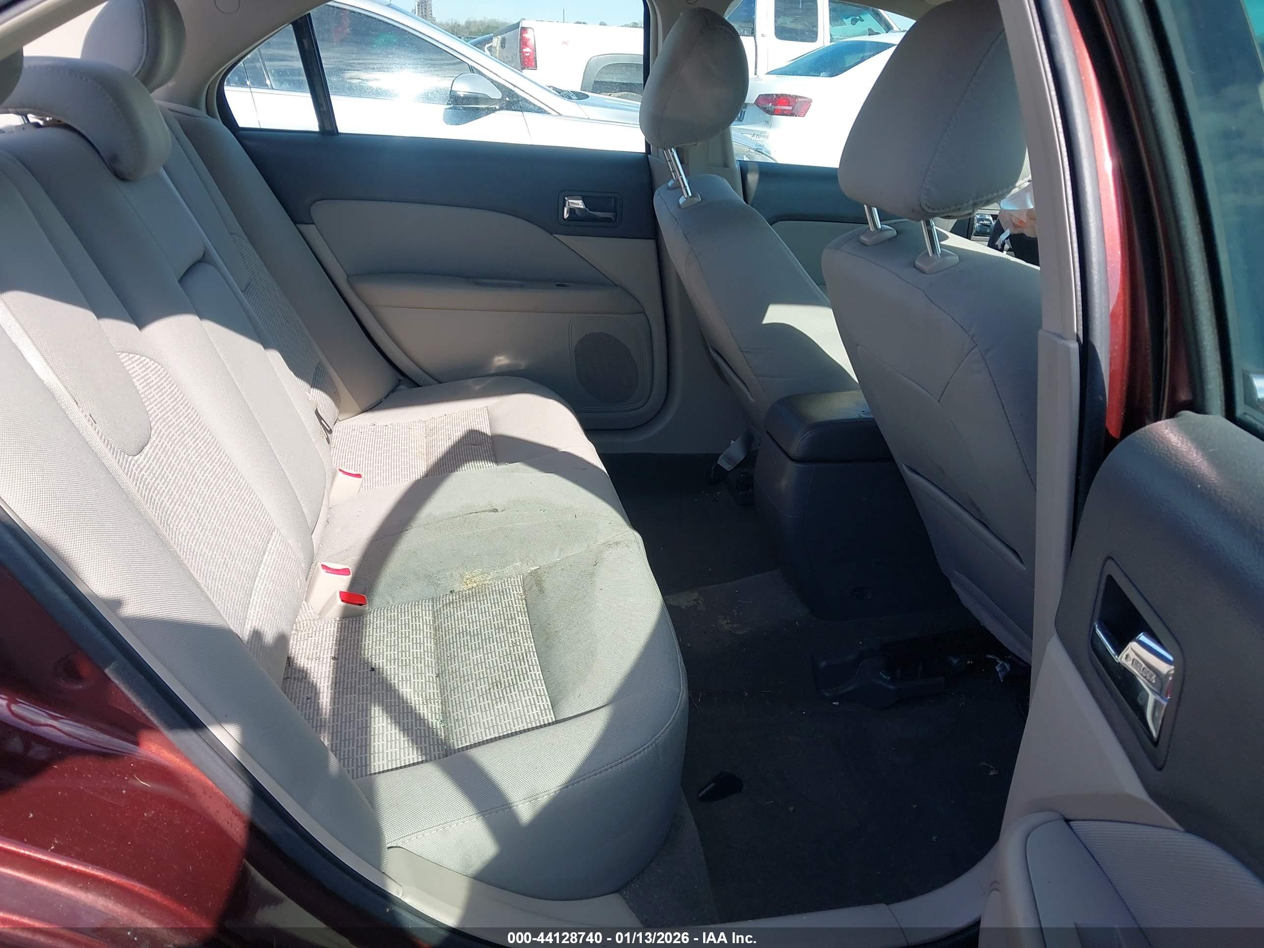 FORD FUSION image 8