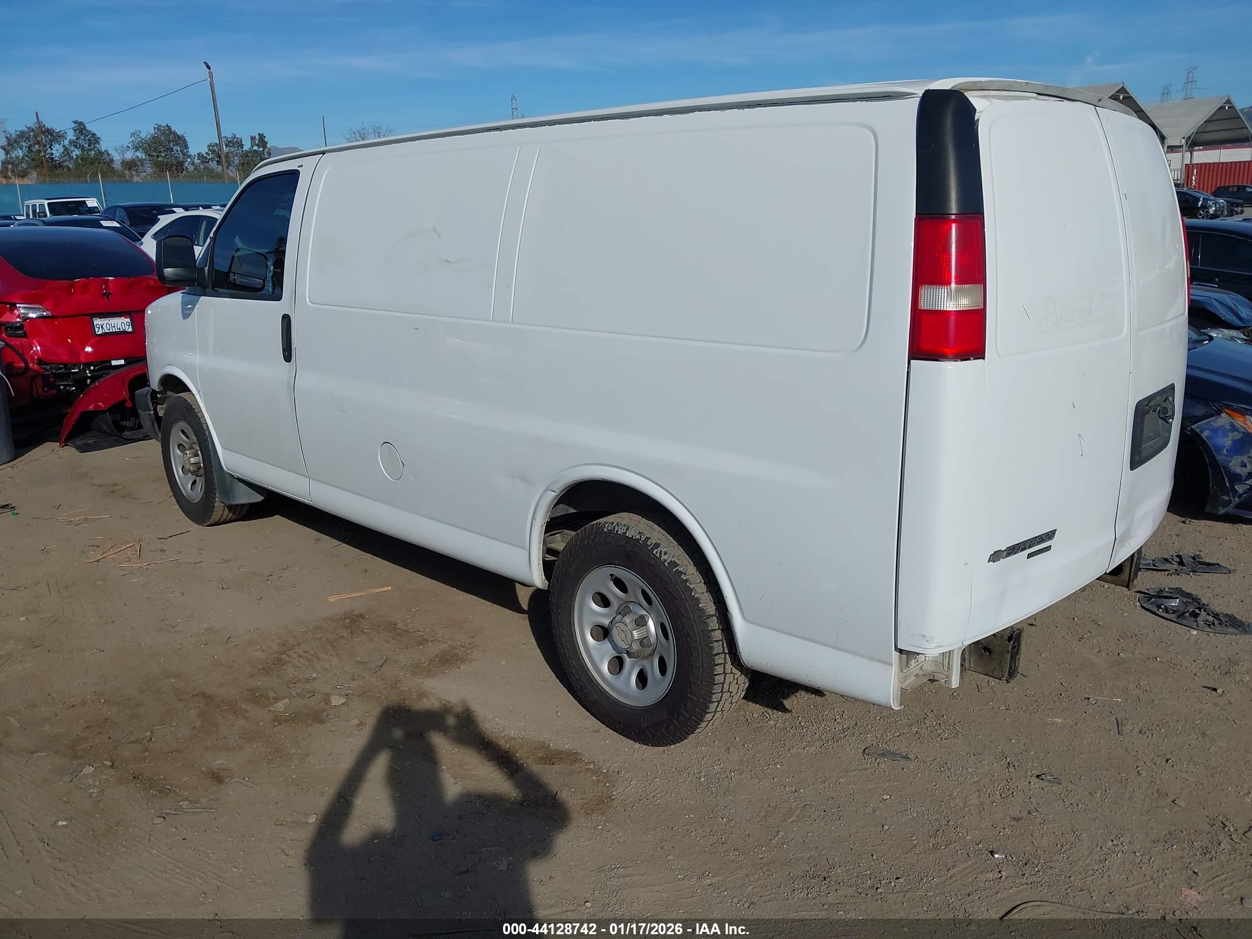 CHEVROLET EXPRESS image 3