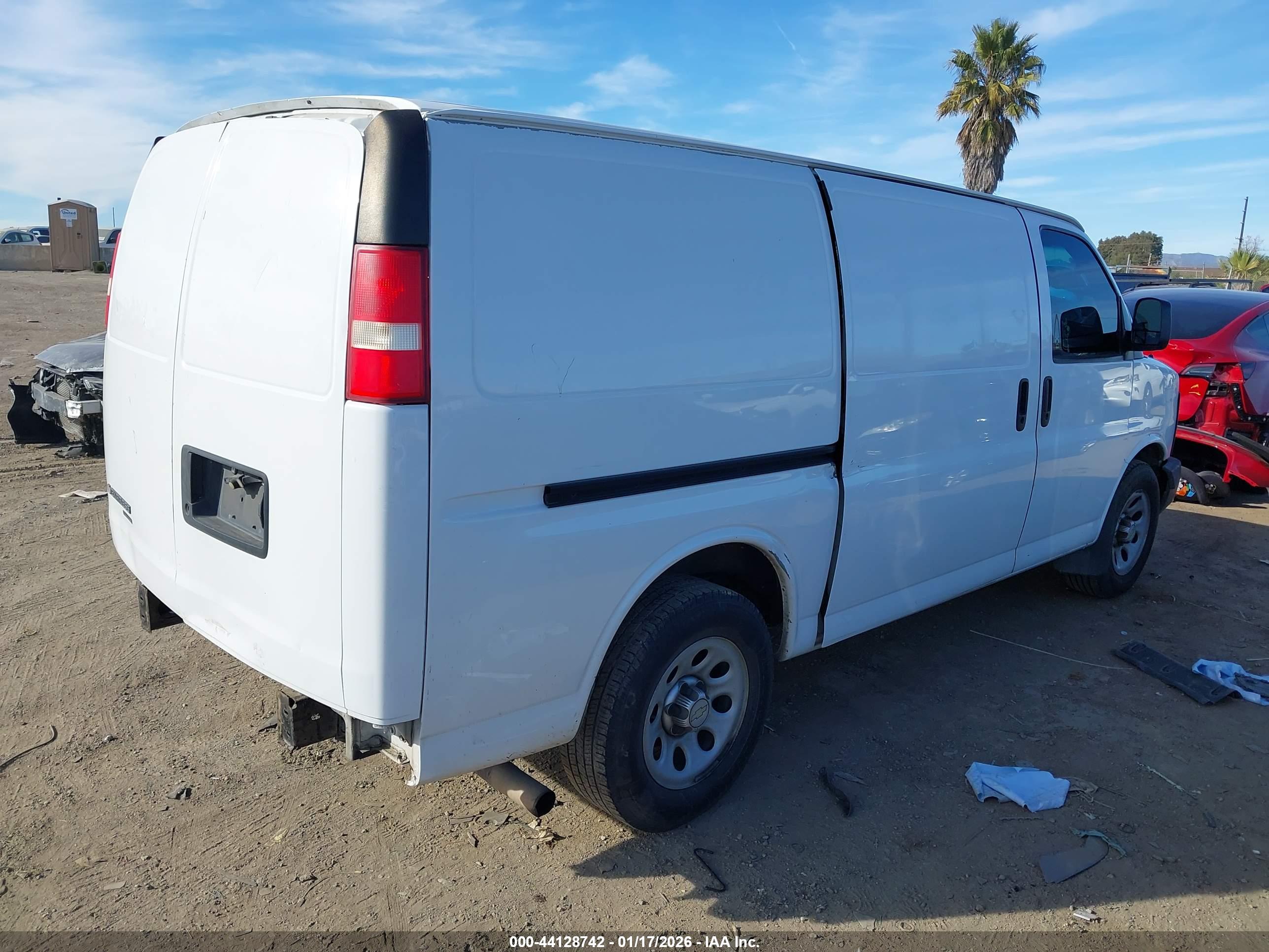CHEVROLET EXPRESS image 4