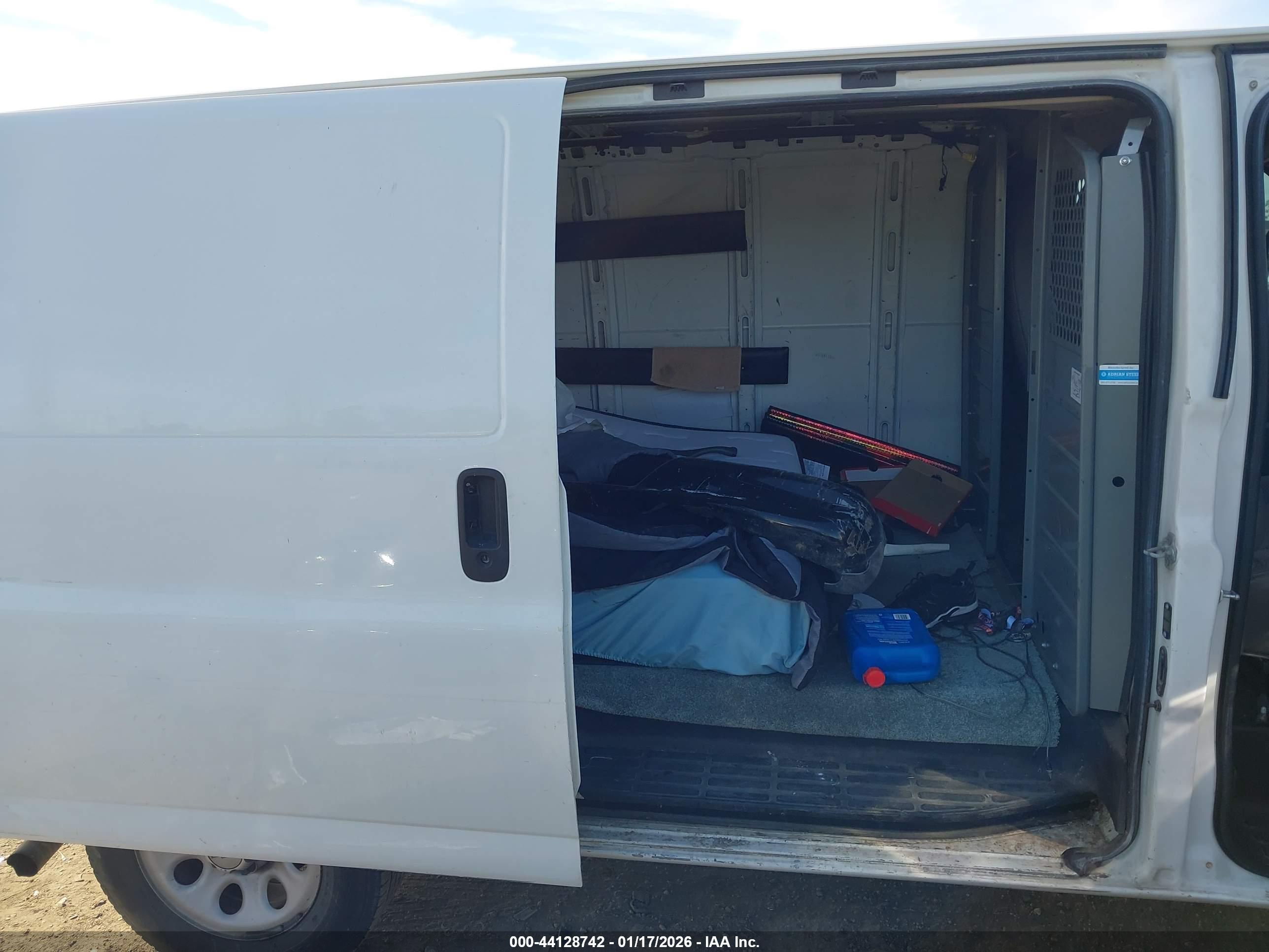 CHEVROLET EXPRESS image 8