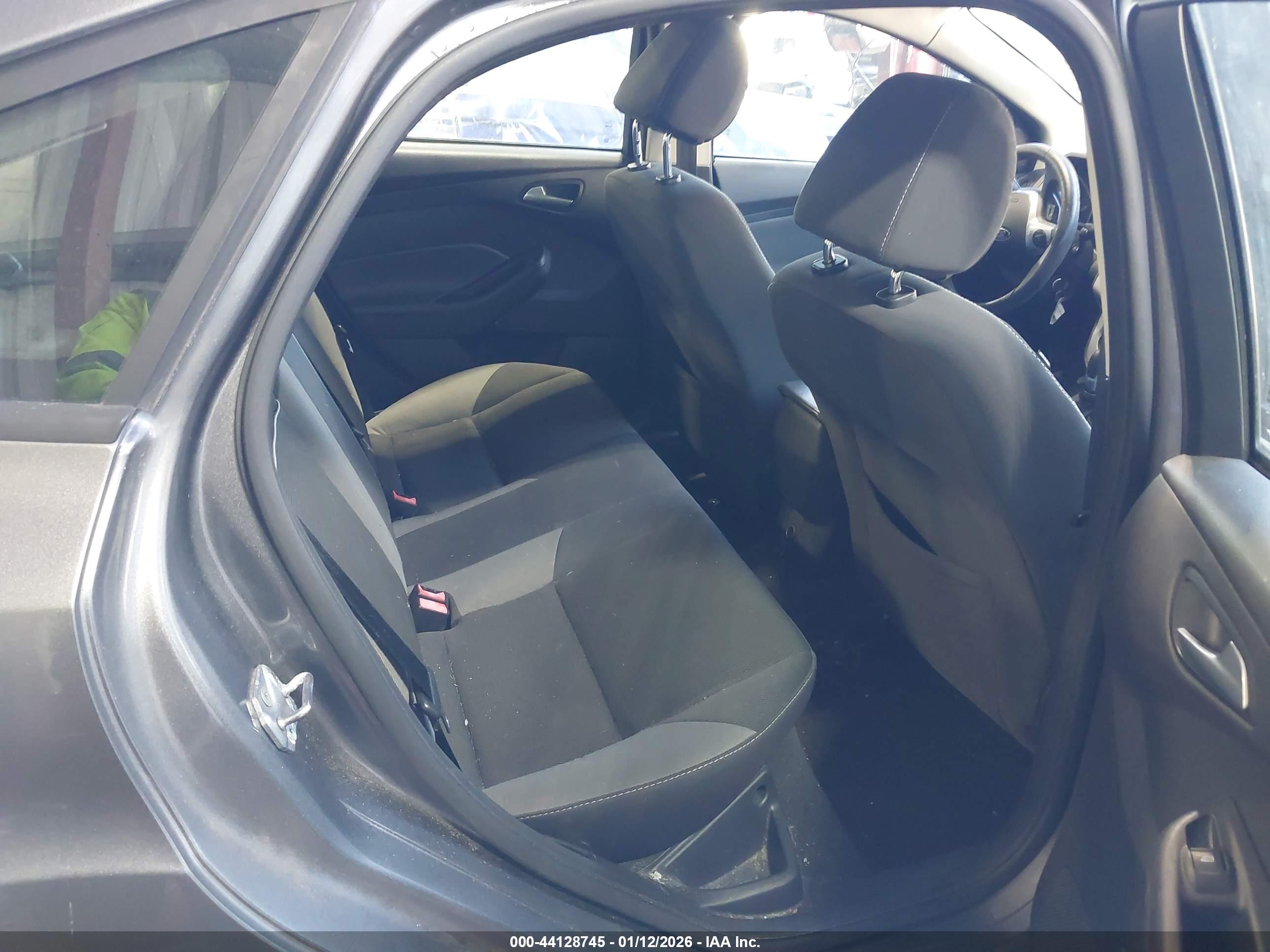 FORD FOCUS image 8
