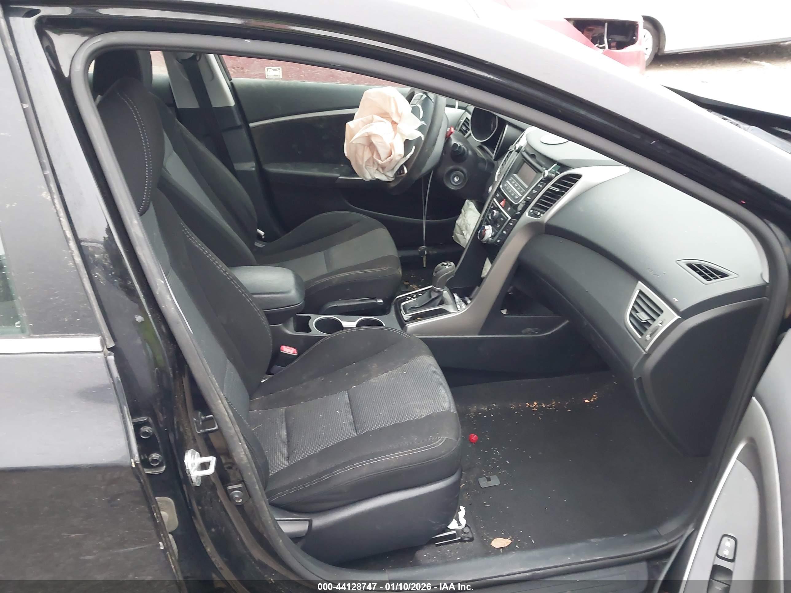HYUNDAI ELANTRA image 5