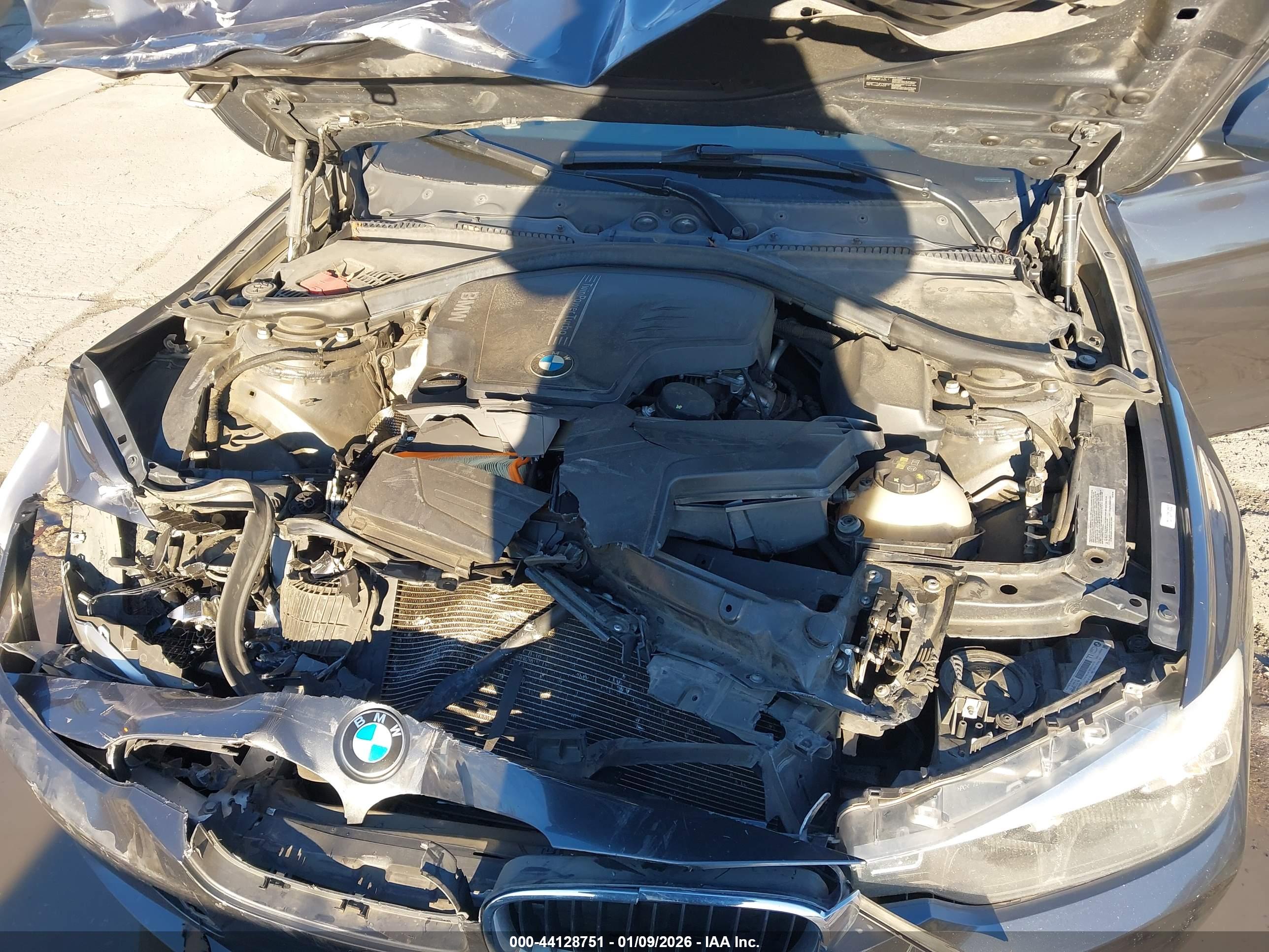 BMW 320 image 10