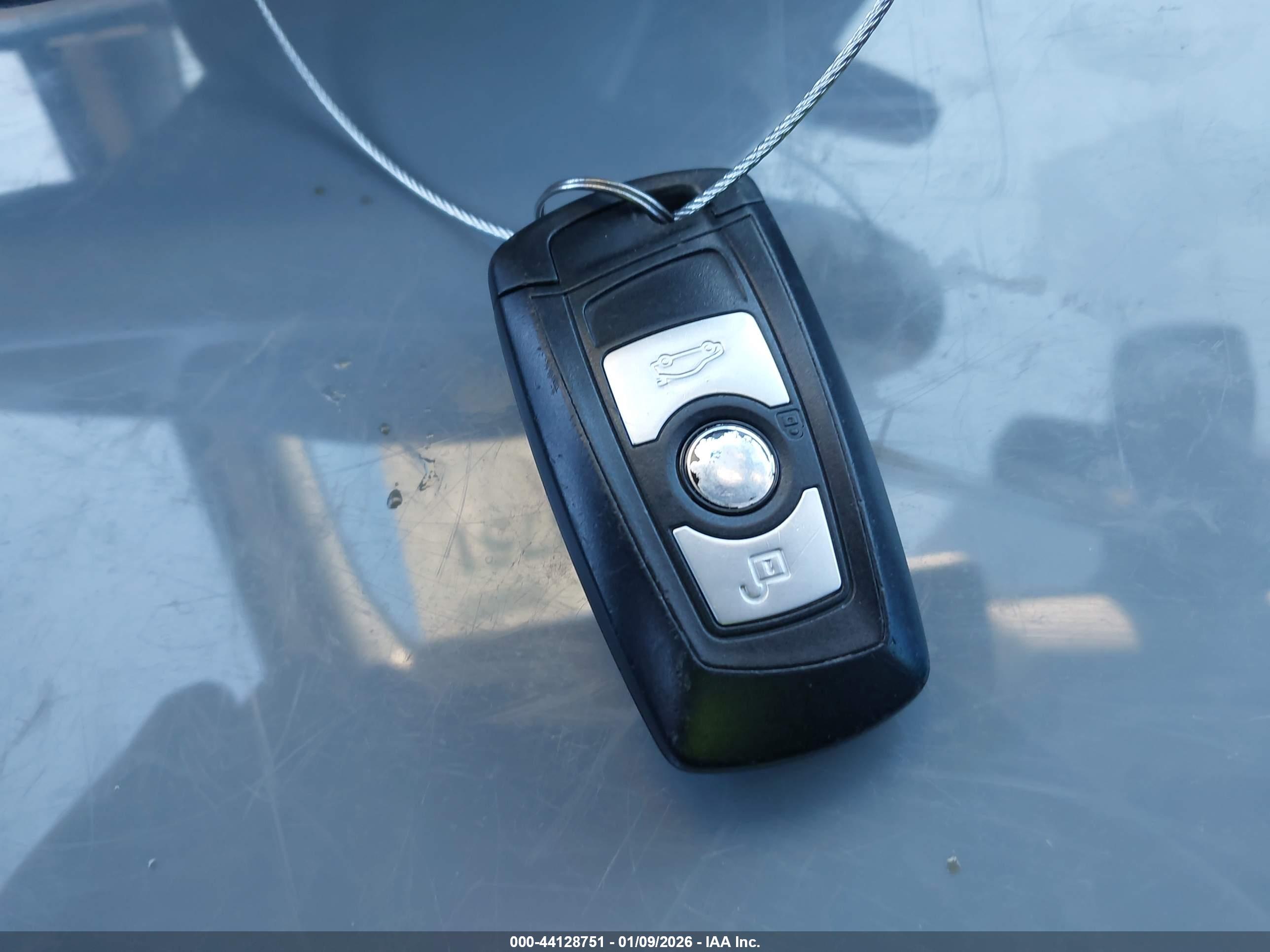 BMW 320 image 11