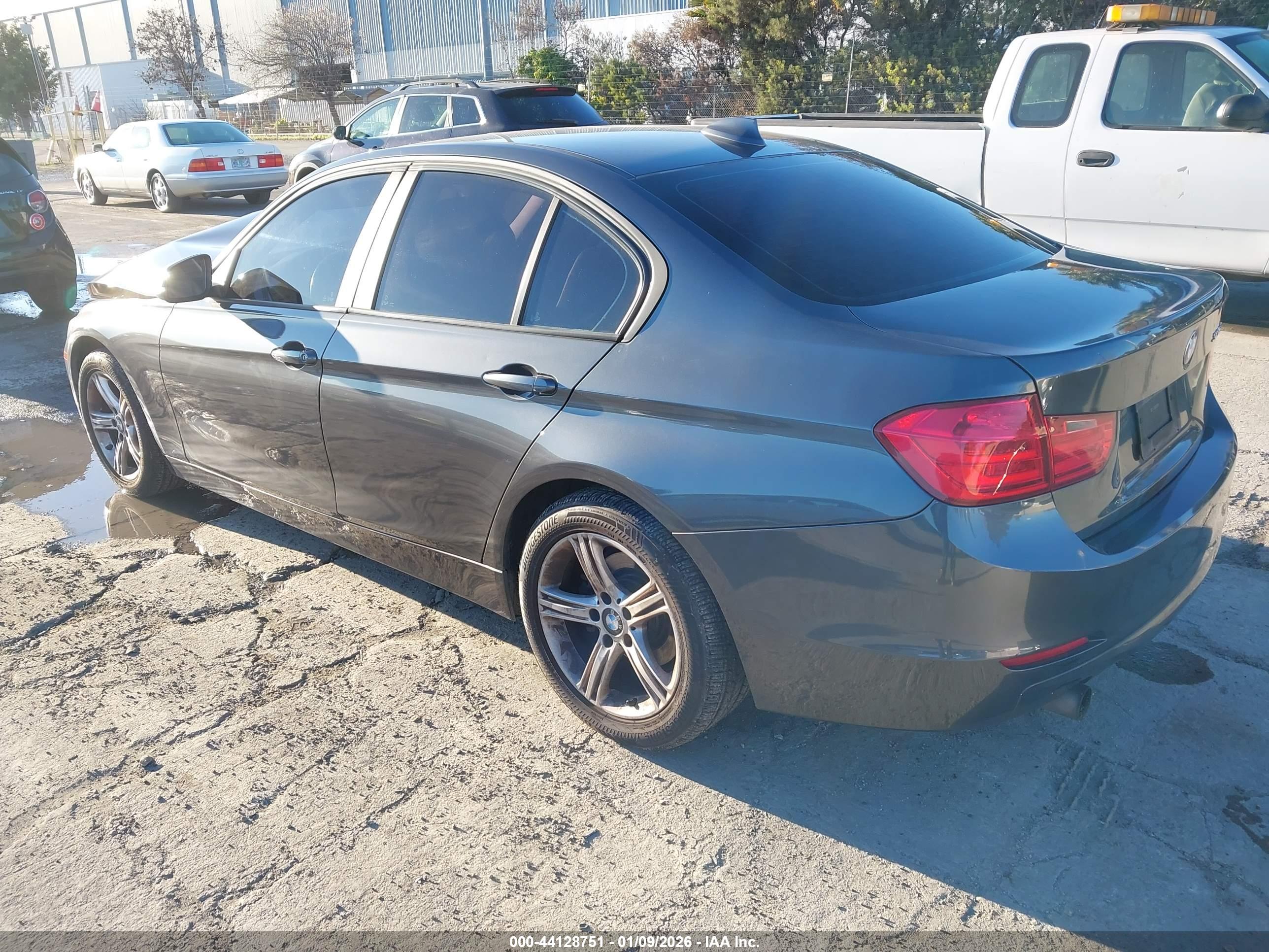 BMW 320 image 3