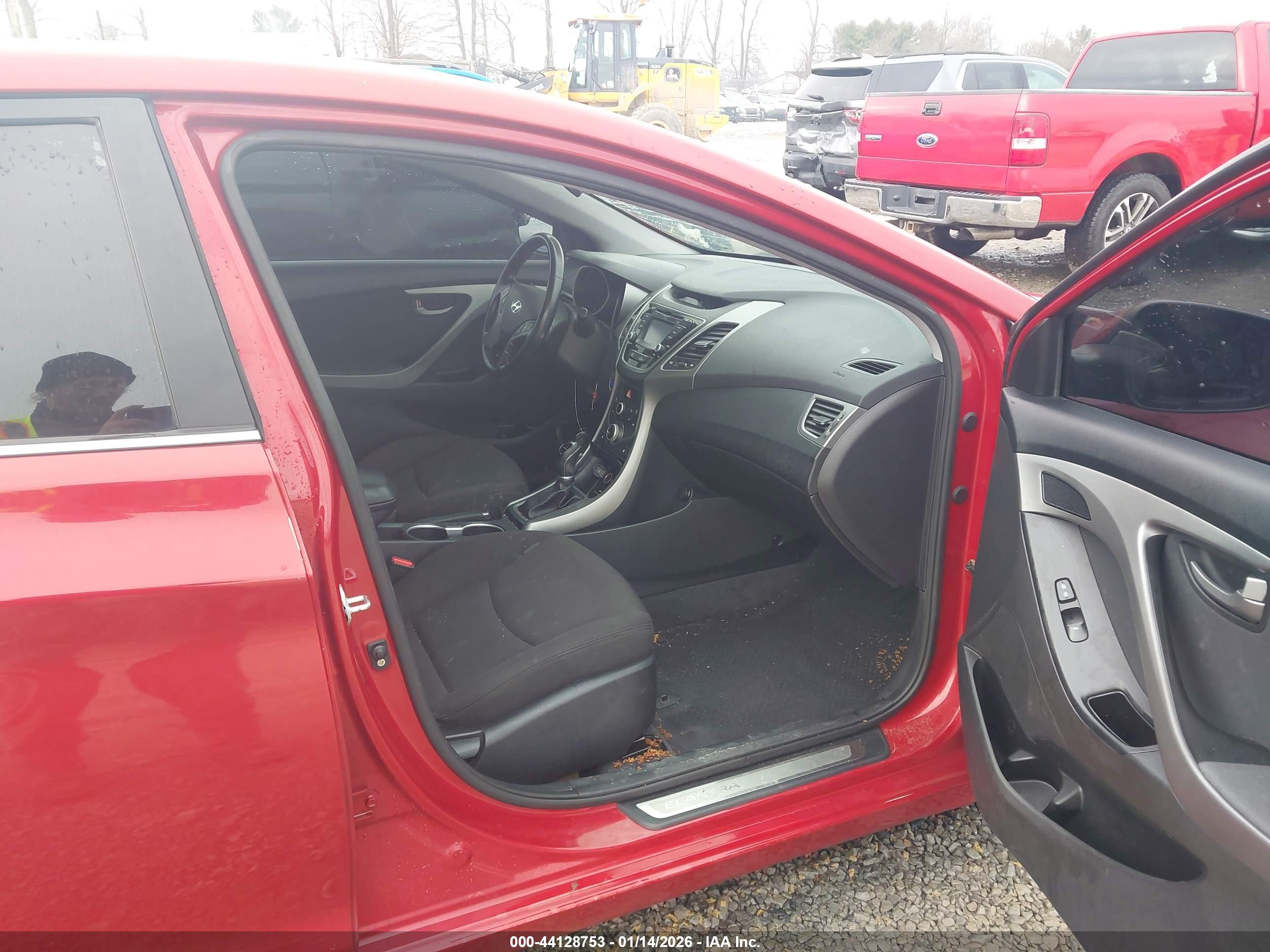 HYUNDAI ELANTRA image 5