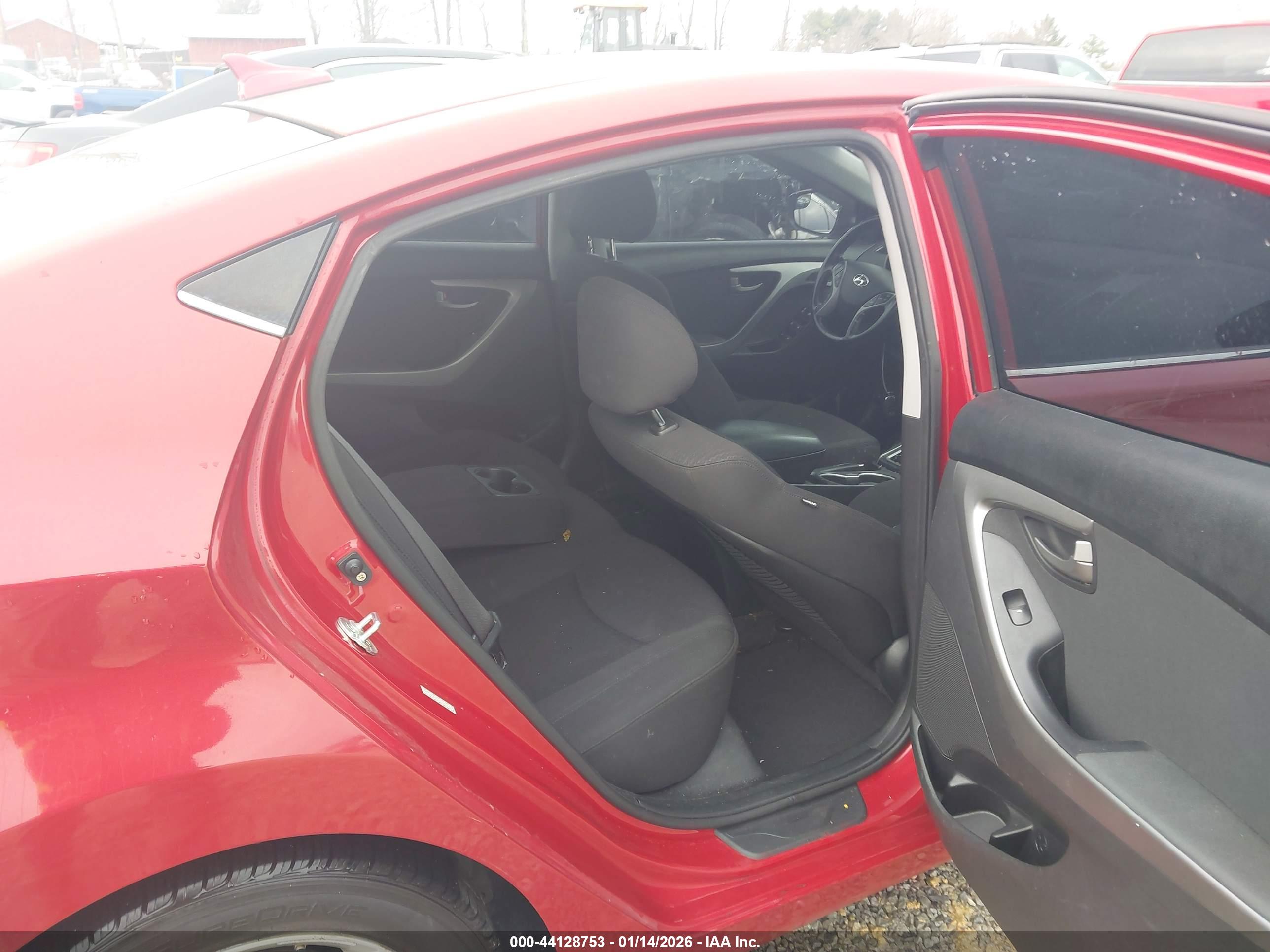 HYUNDAI ELANTRA image 8