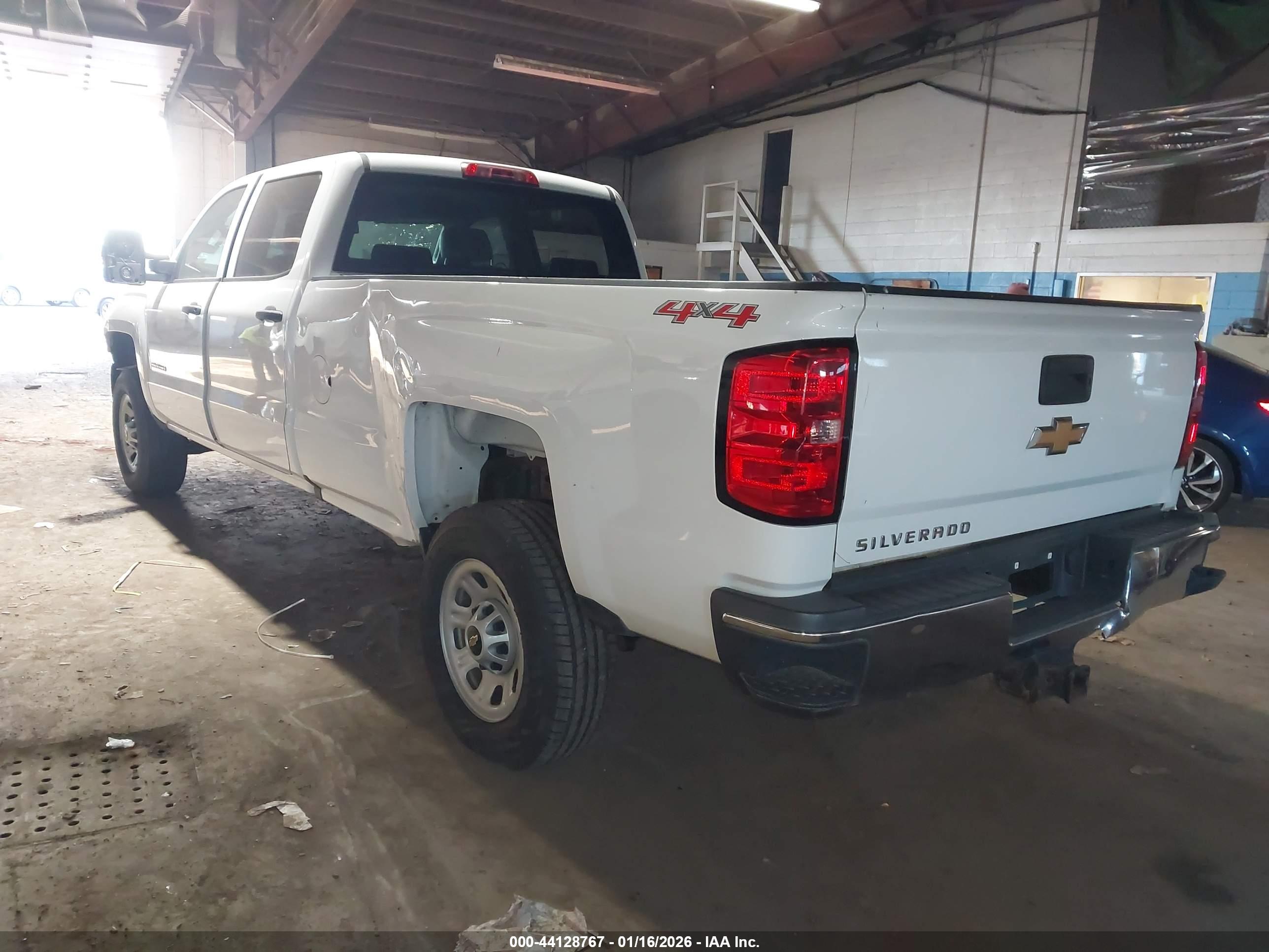 CHEVROLET SILVERADO image 3