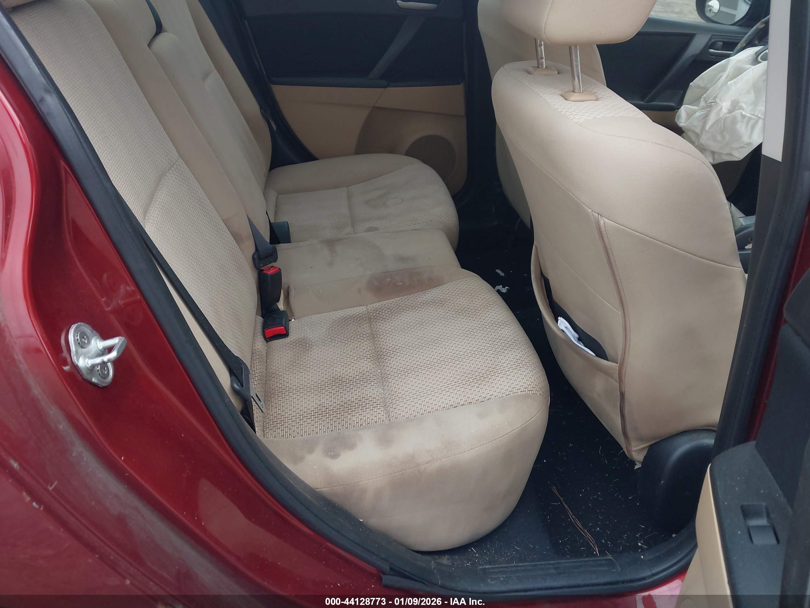 MAZDA 3 image 8