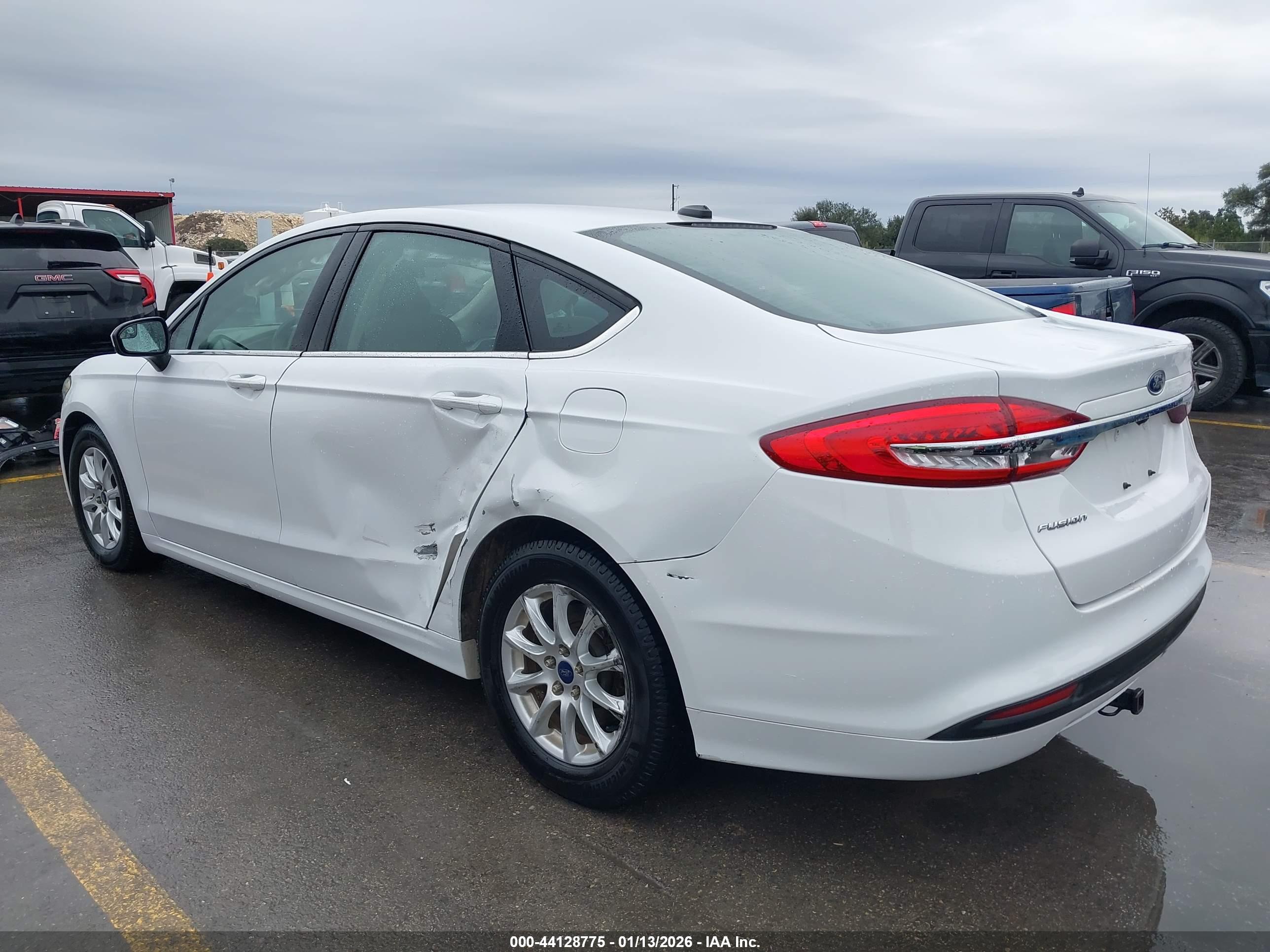 FORD FUSION image 3