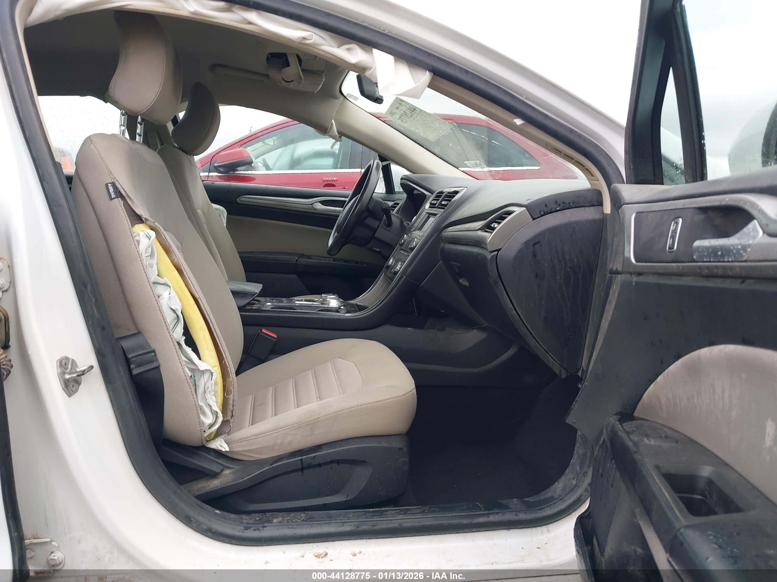 FORD FUSION image 5