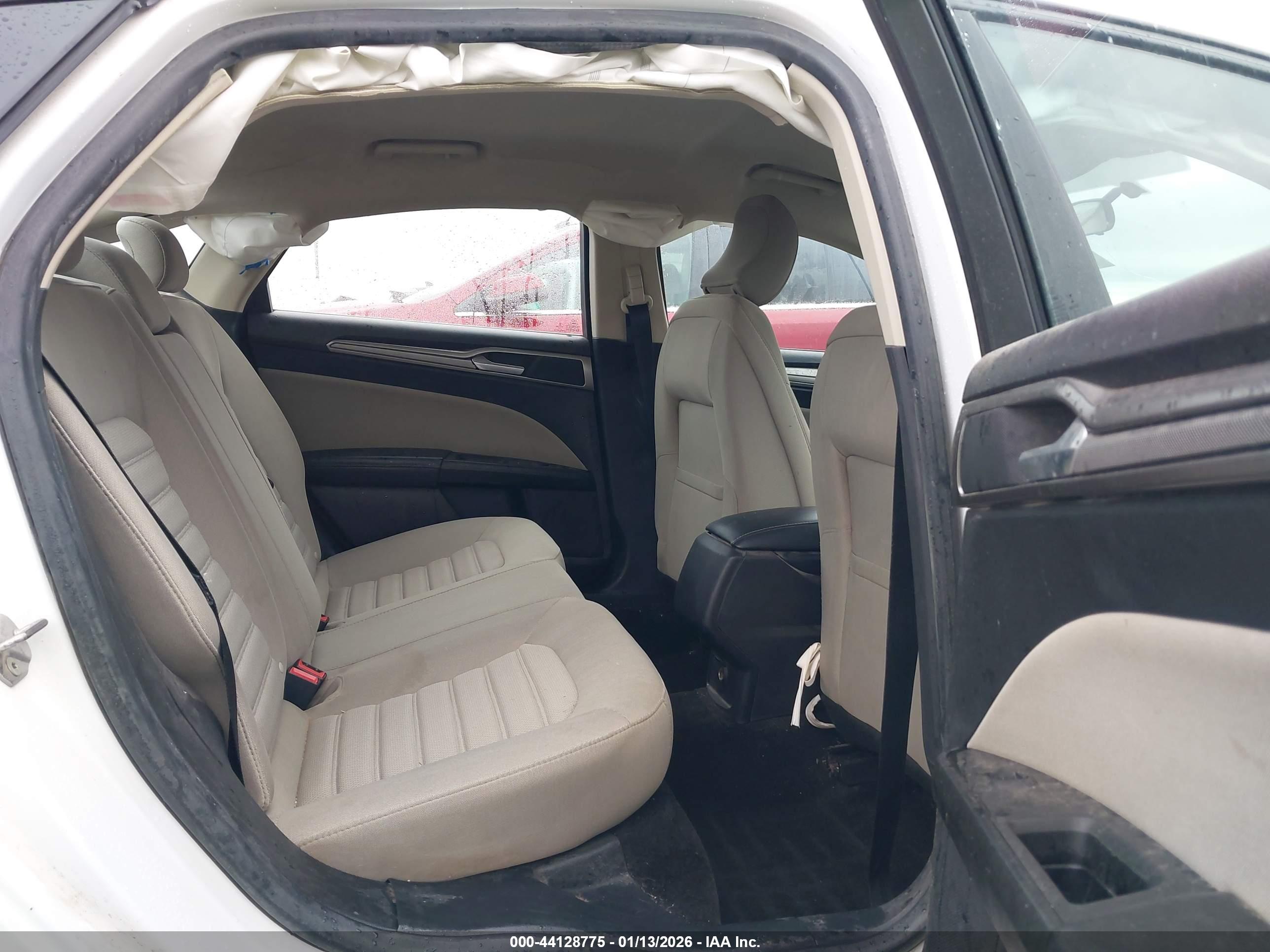 FORD FUSION image 8