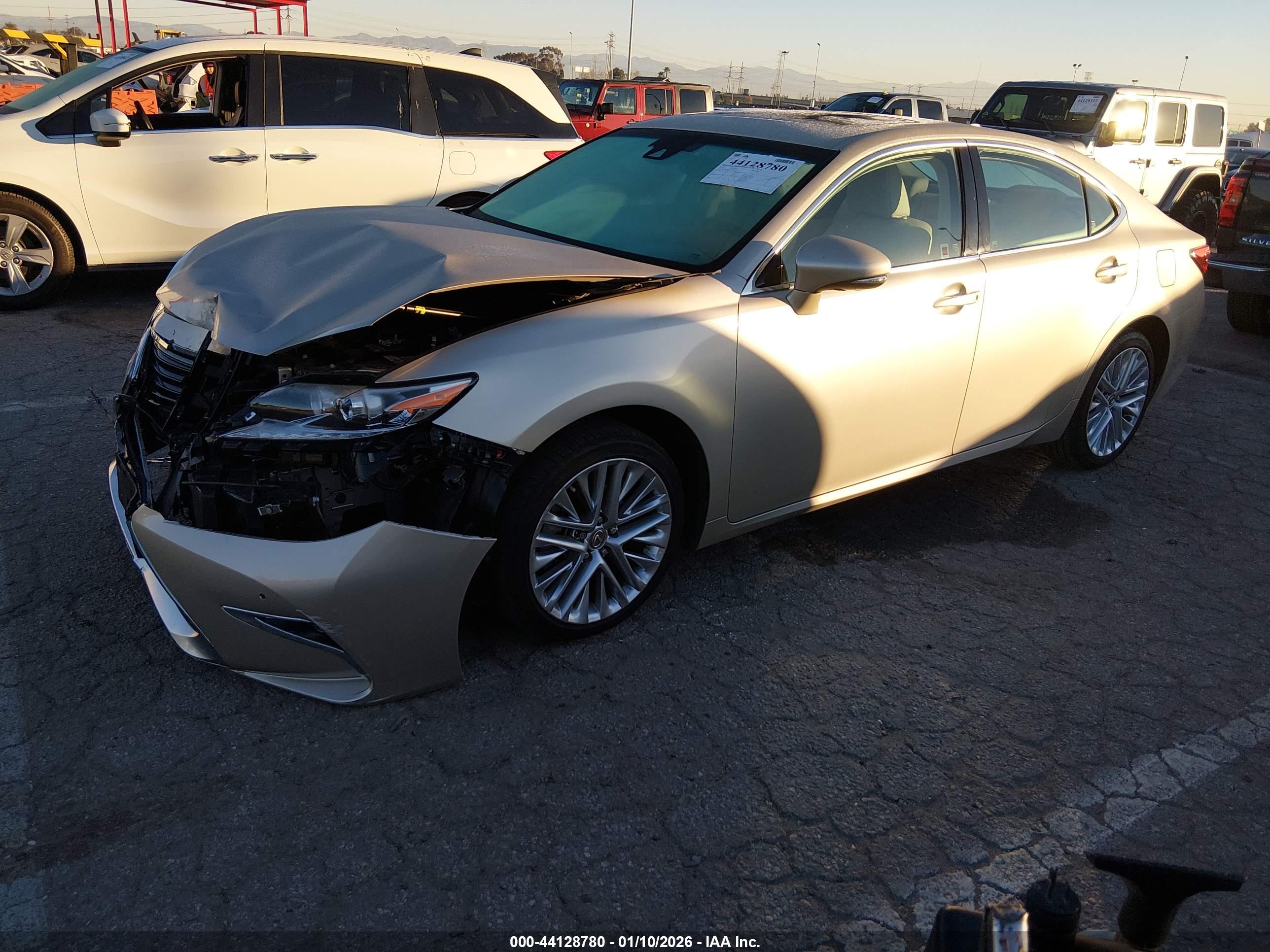 LEXUS ES image 2