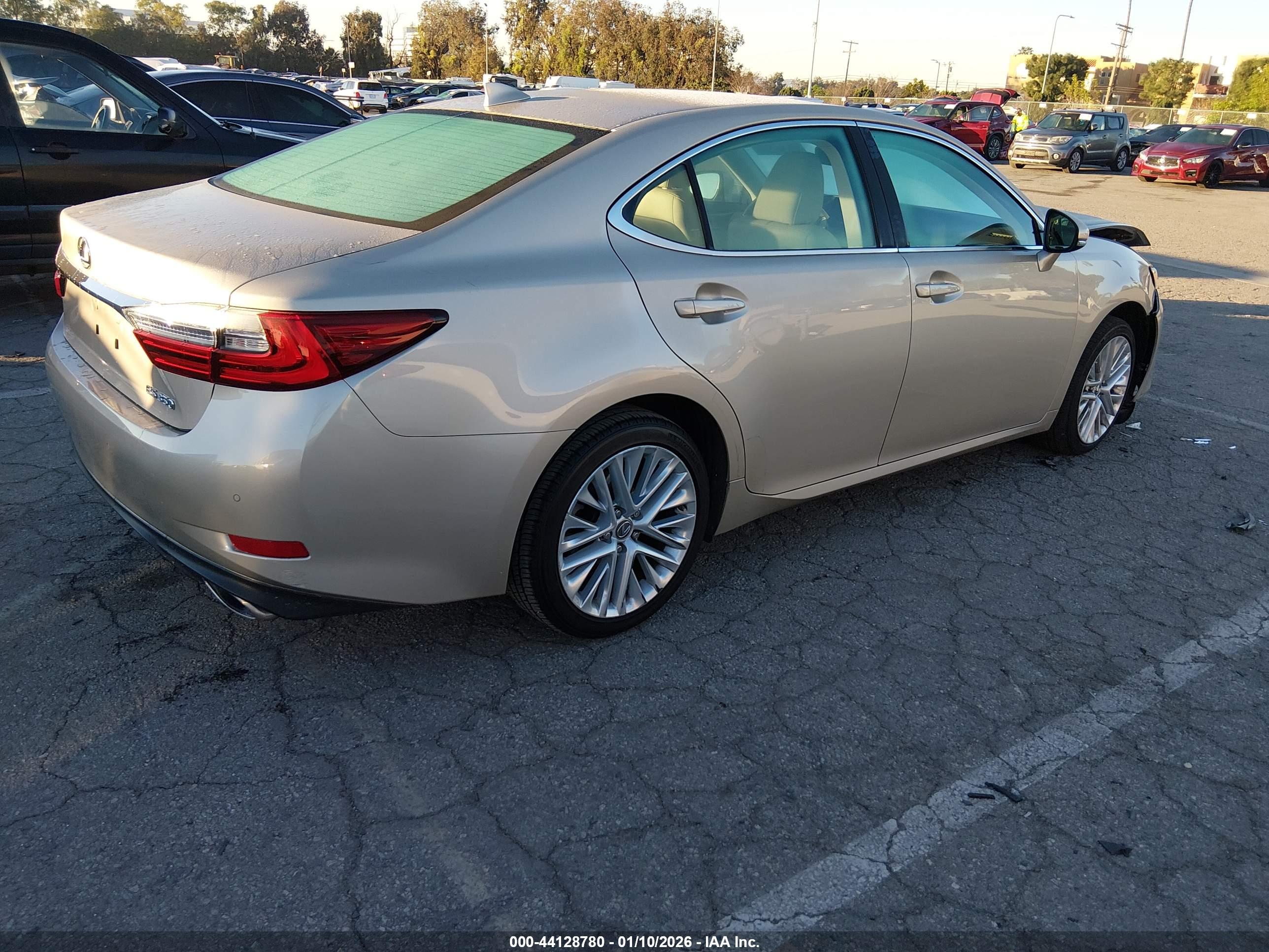 LEXUS ES image 4