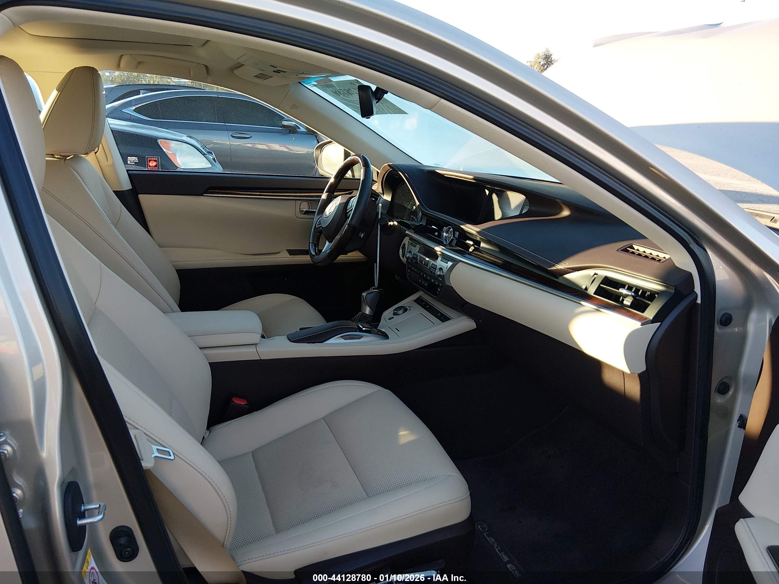 LEXUS ES image 5