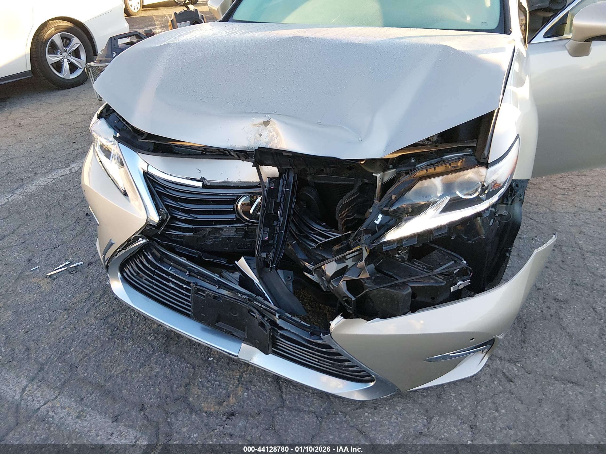 LEXUS ES image 6