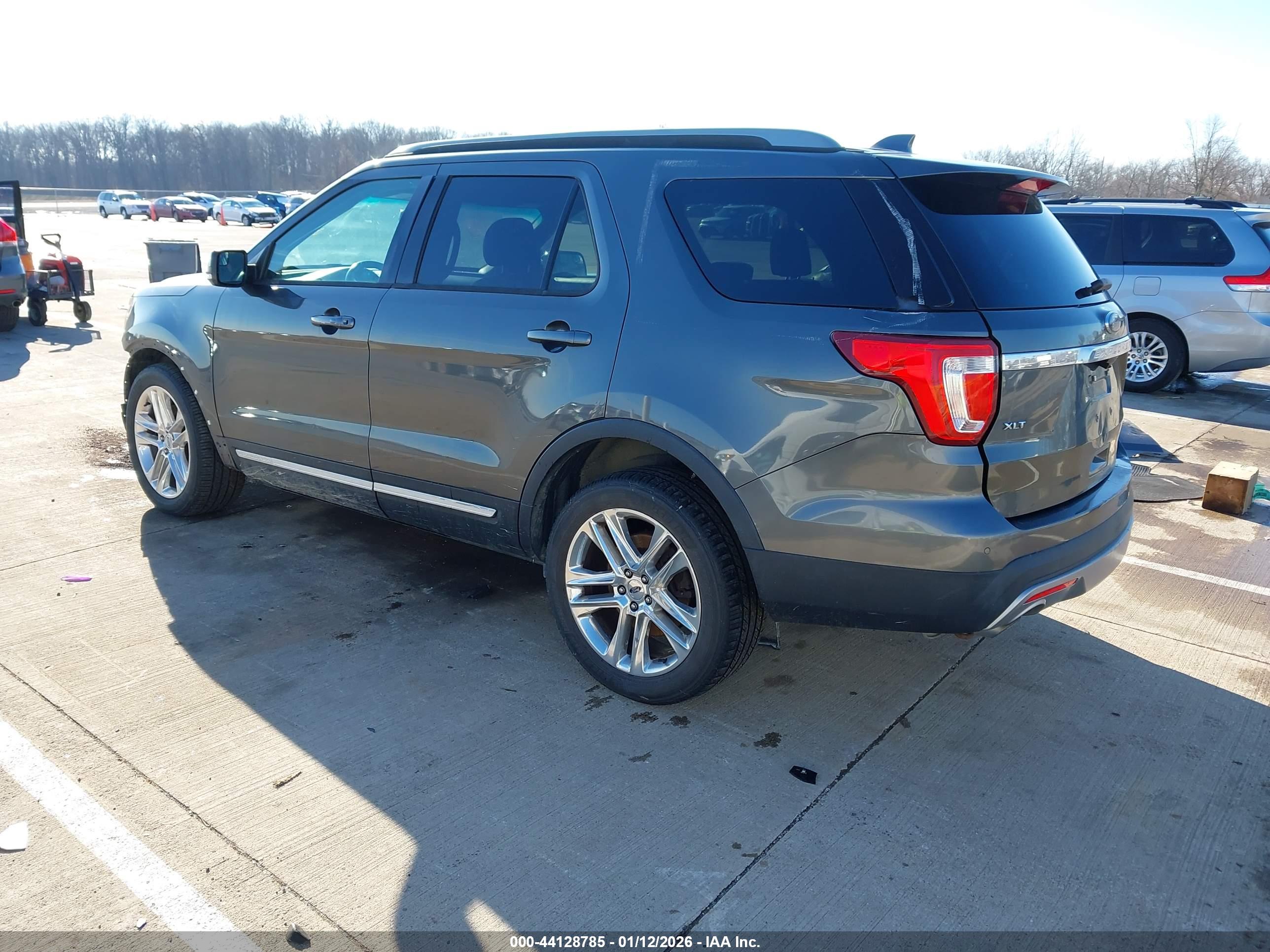 FORD EXPLORER image 3