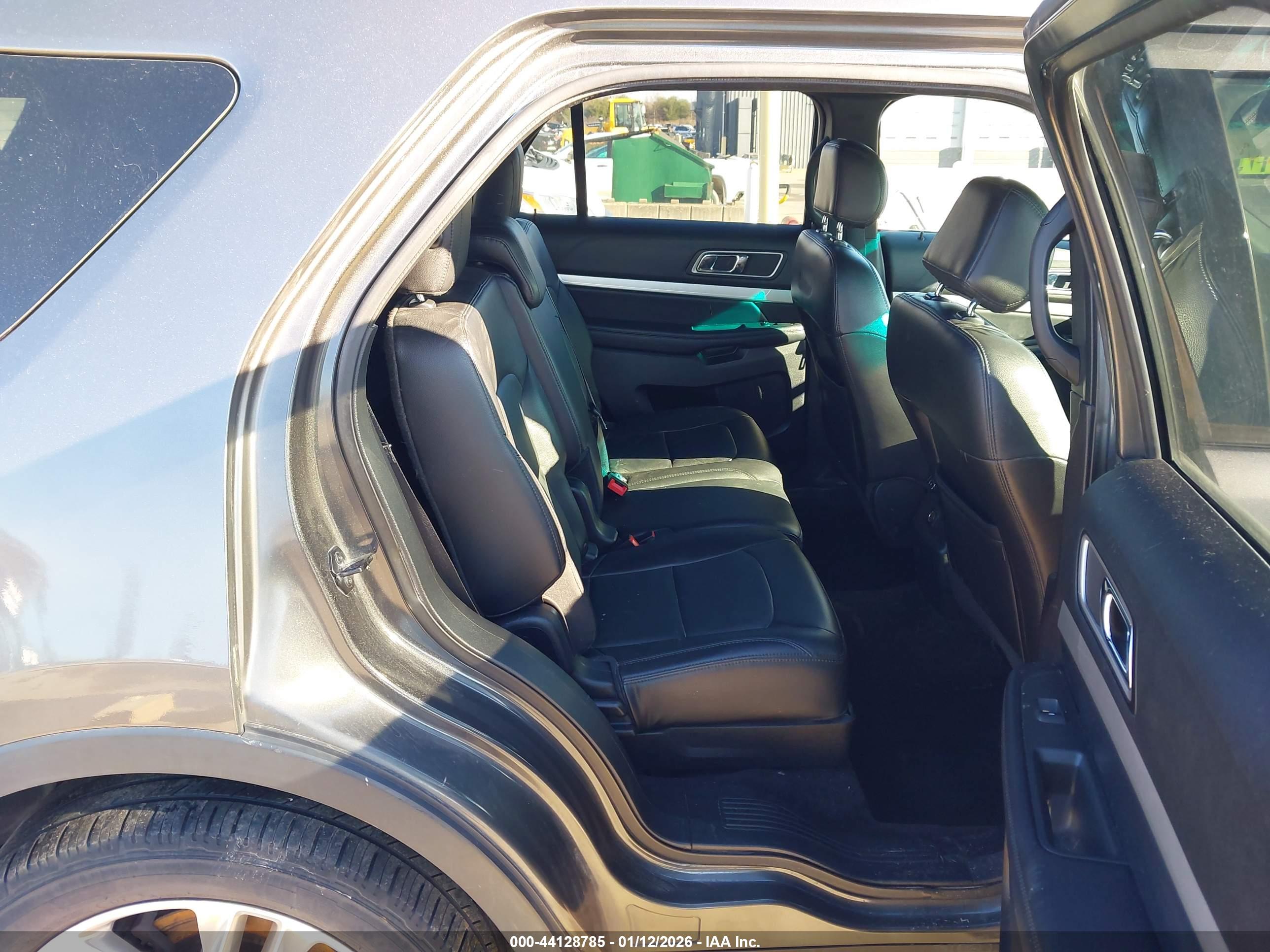 FORD EXPLORER image 8