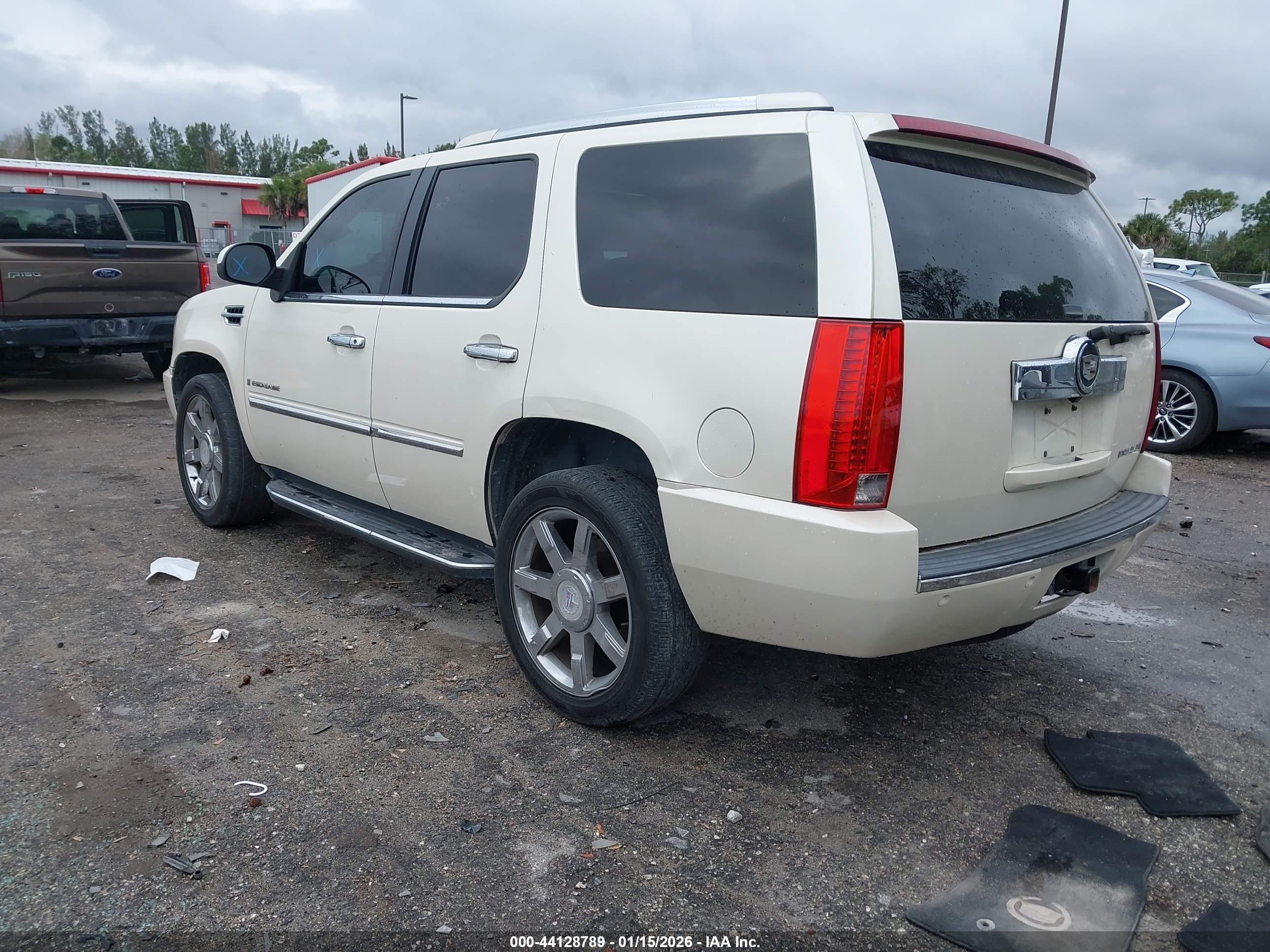 CADILLAC ESCALADE image 3