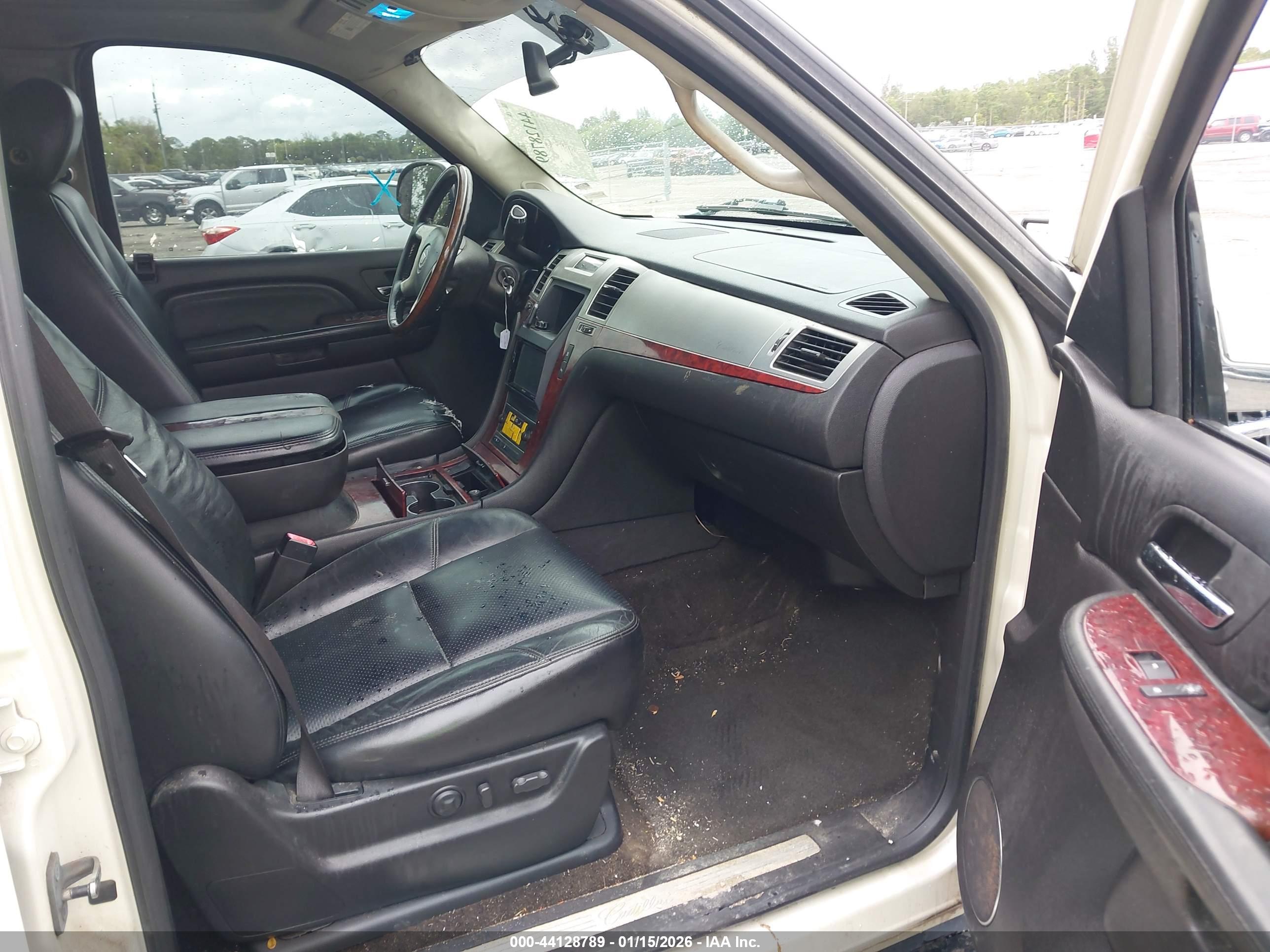 CADILLAC ESCALADE image 5