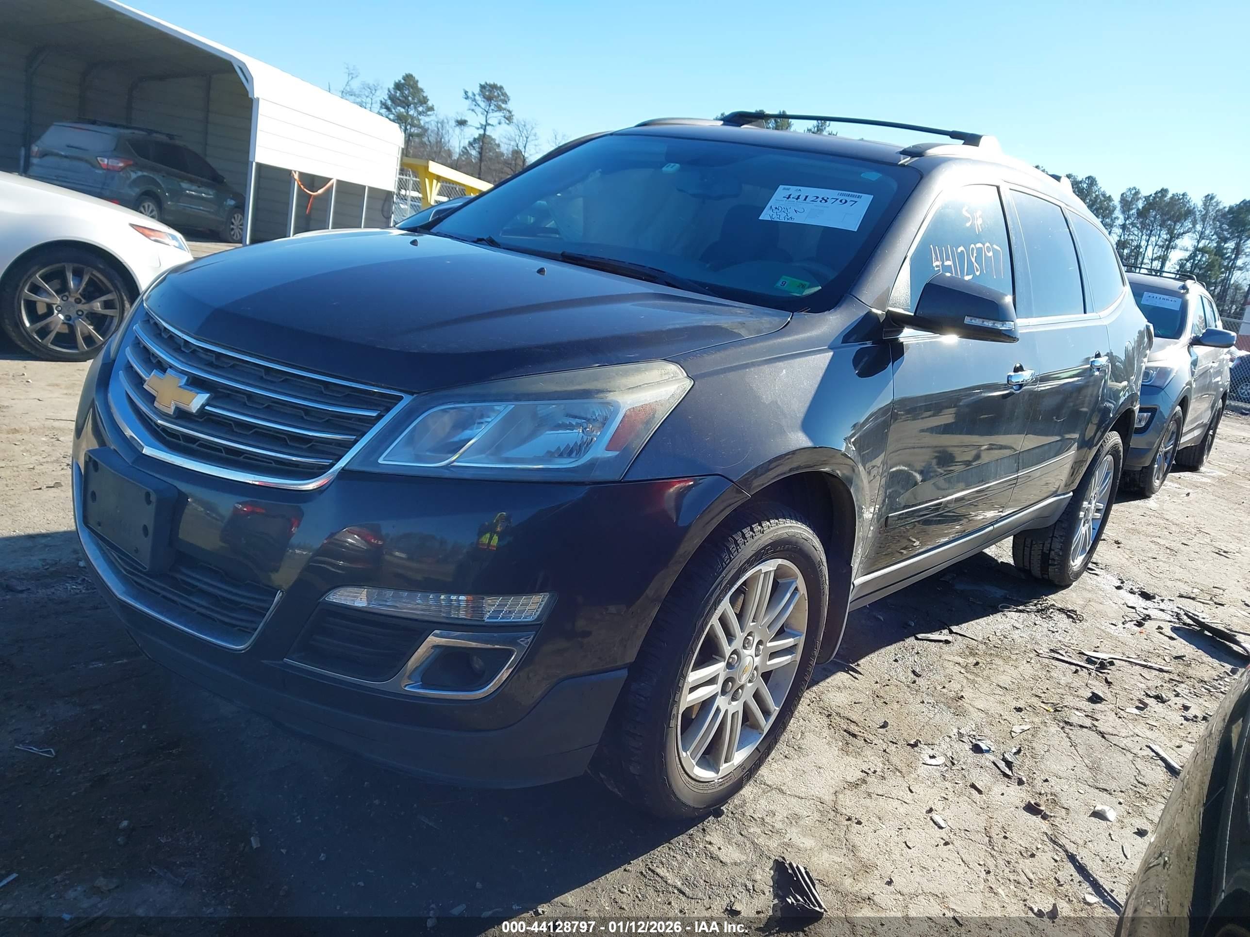 CHEVROLET TRAVERSE image 2