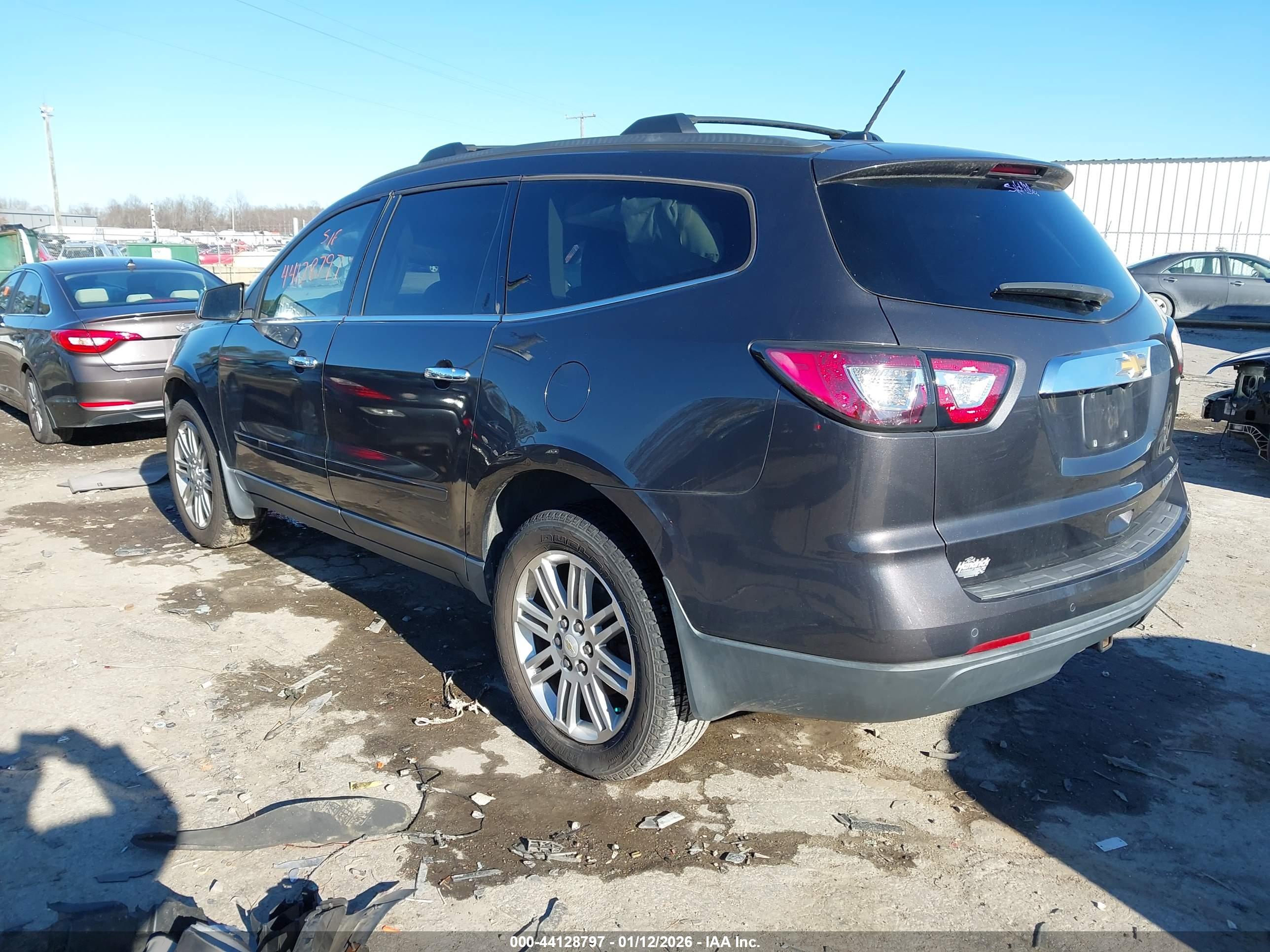 CHEVROLET TRAVERSE image 3