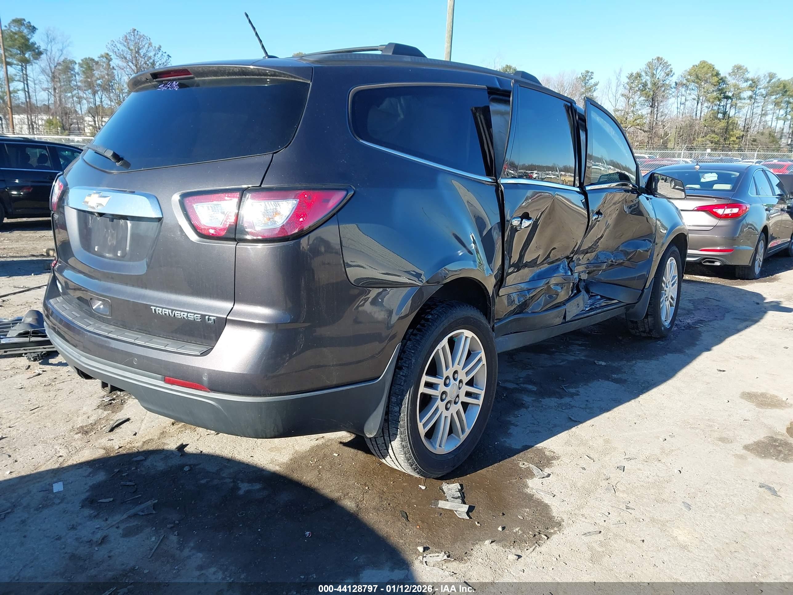 CHEVROLET TRAVERSE image 4