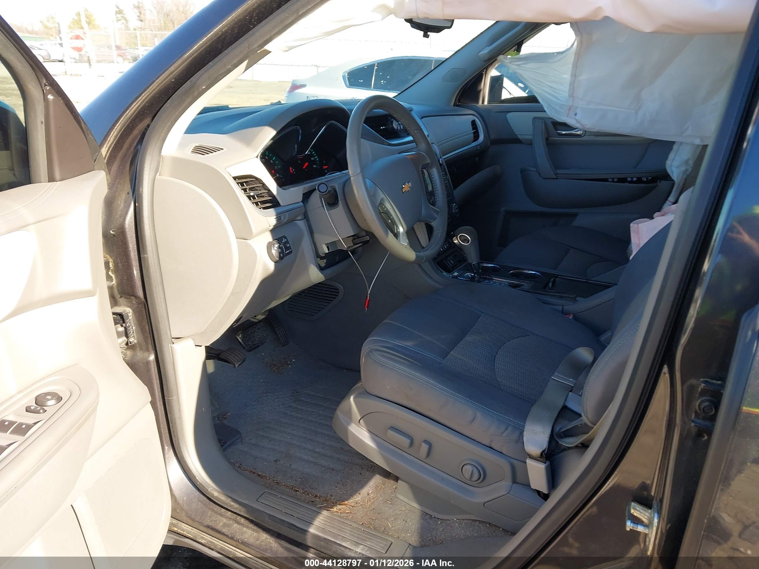 CHEVROLET TRAVERSE image 5