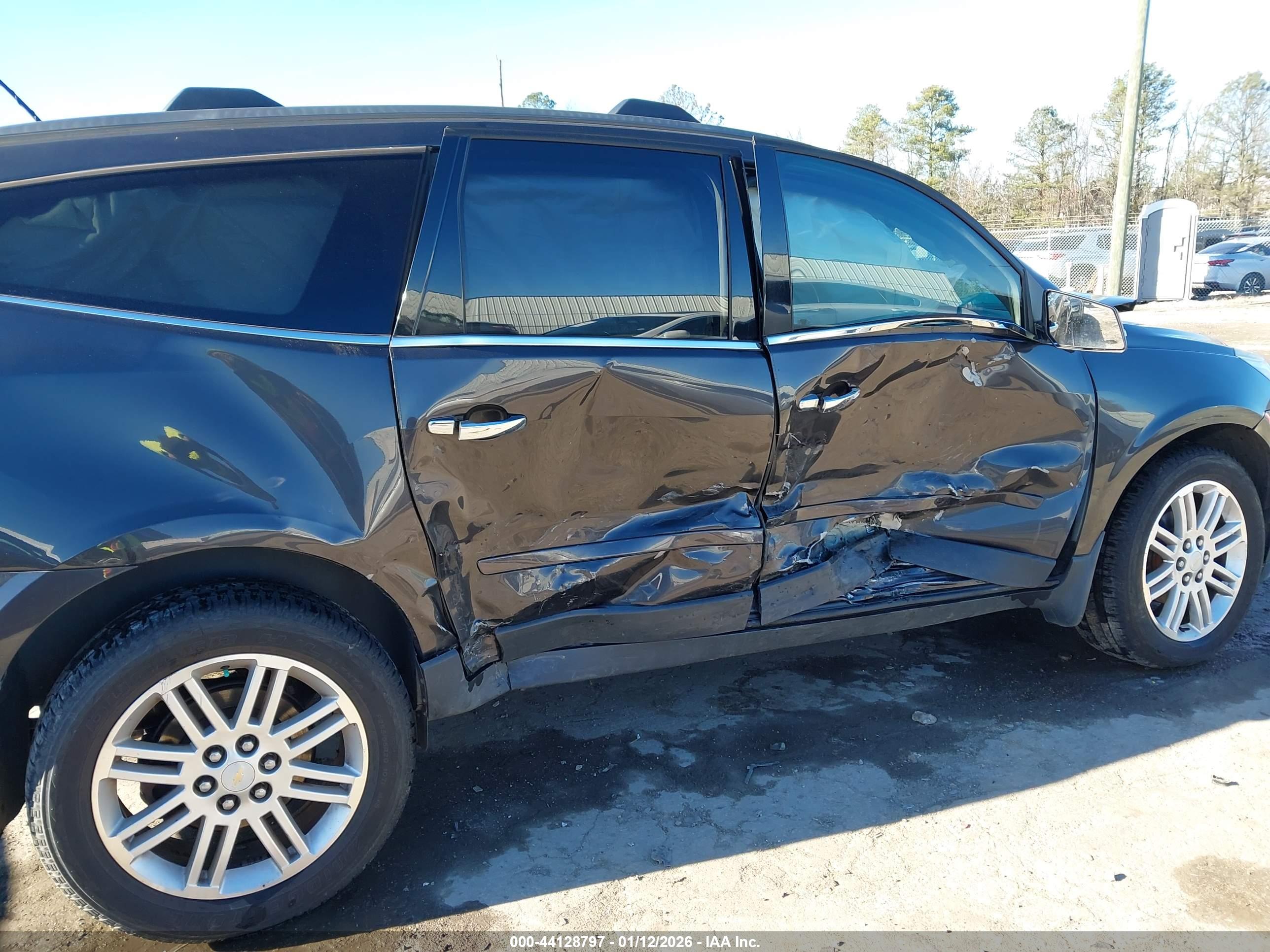 CHEVROLET TRAVERSE image 6