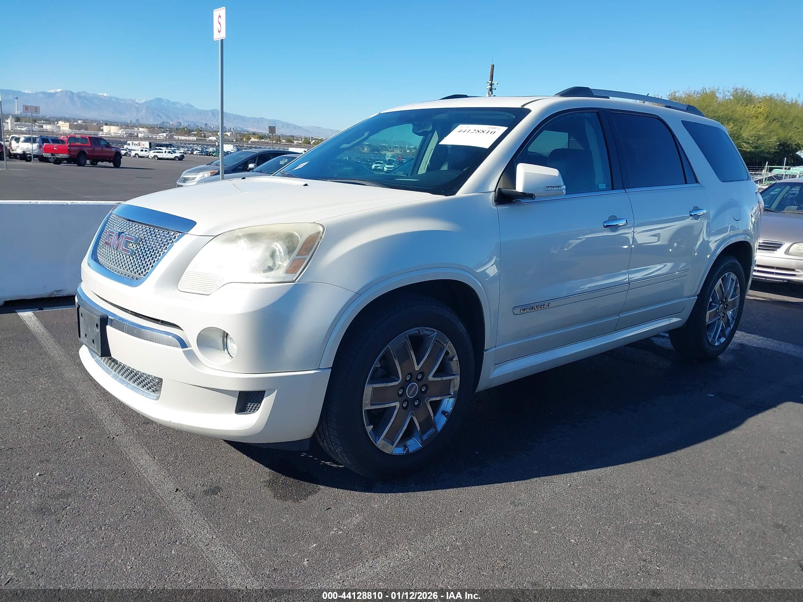 GMC ACADIA image 2