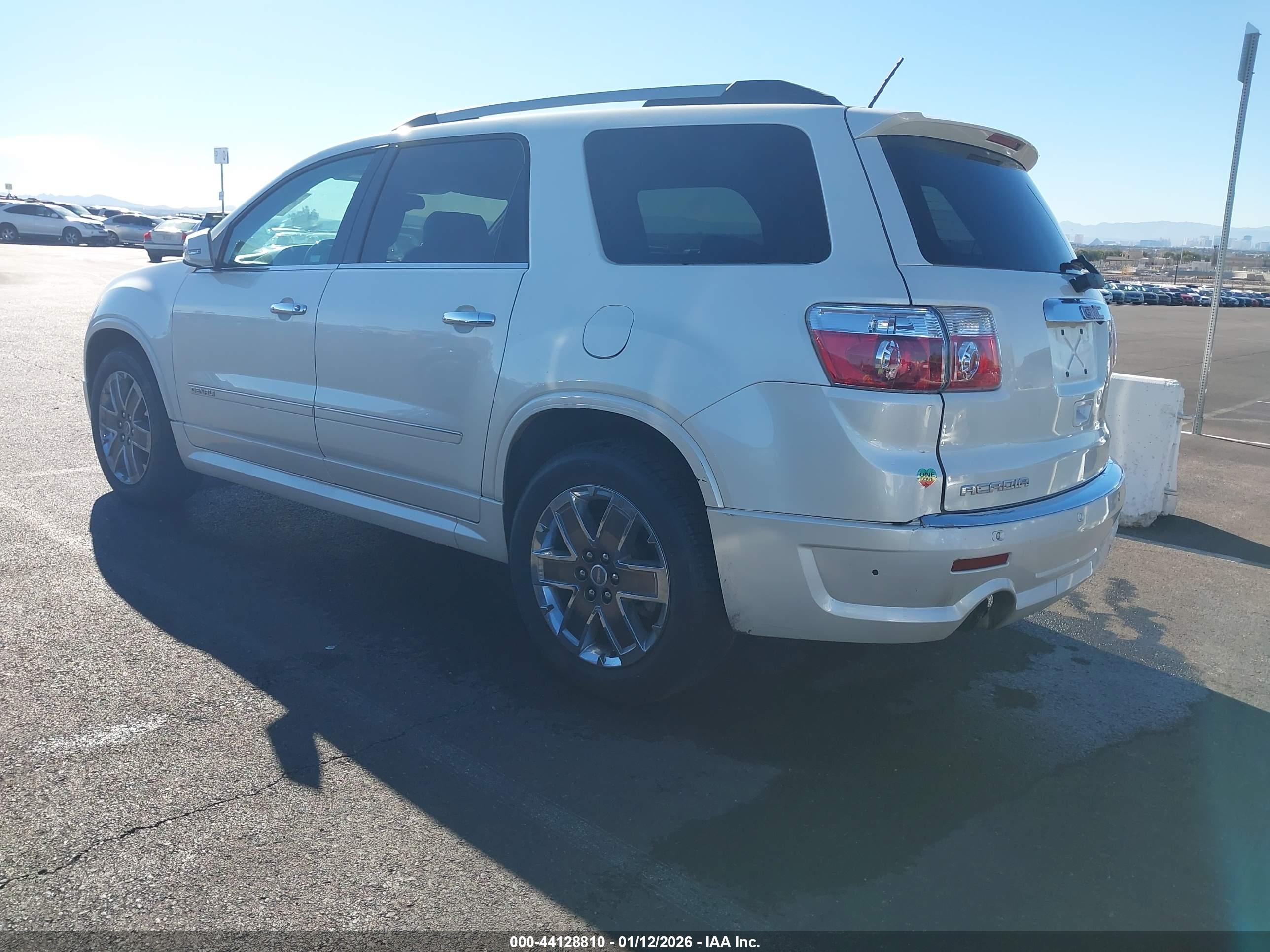 GMC ACADIA image 3