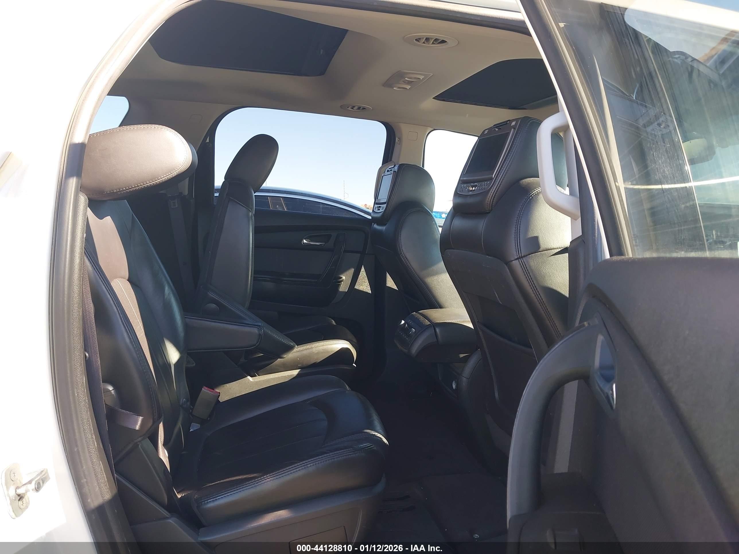 GMC ACADIA image 8