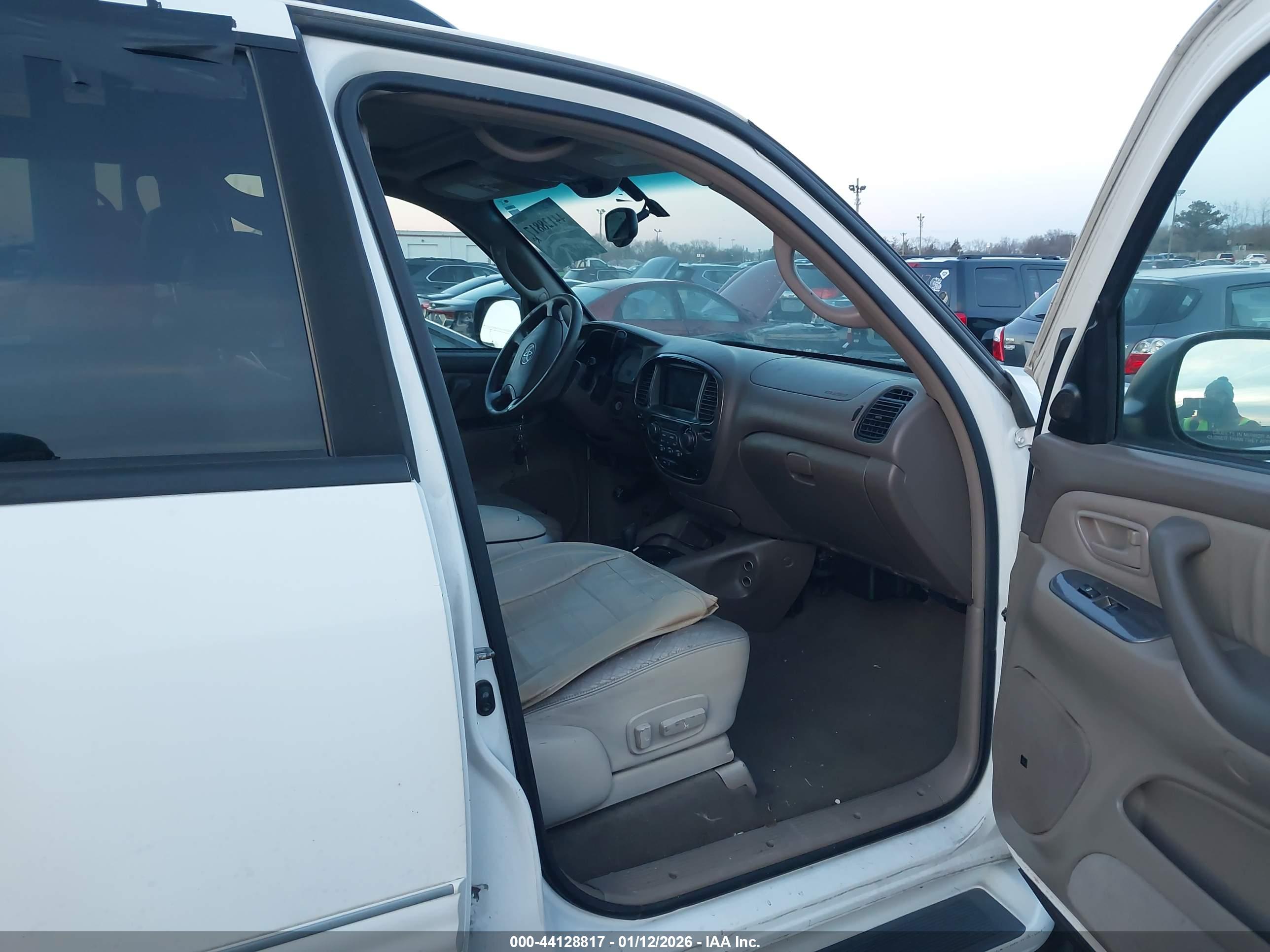 TOYOTA SEQUOIA image 5
