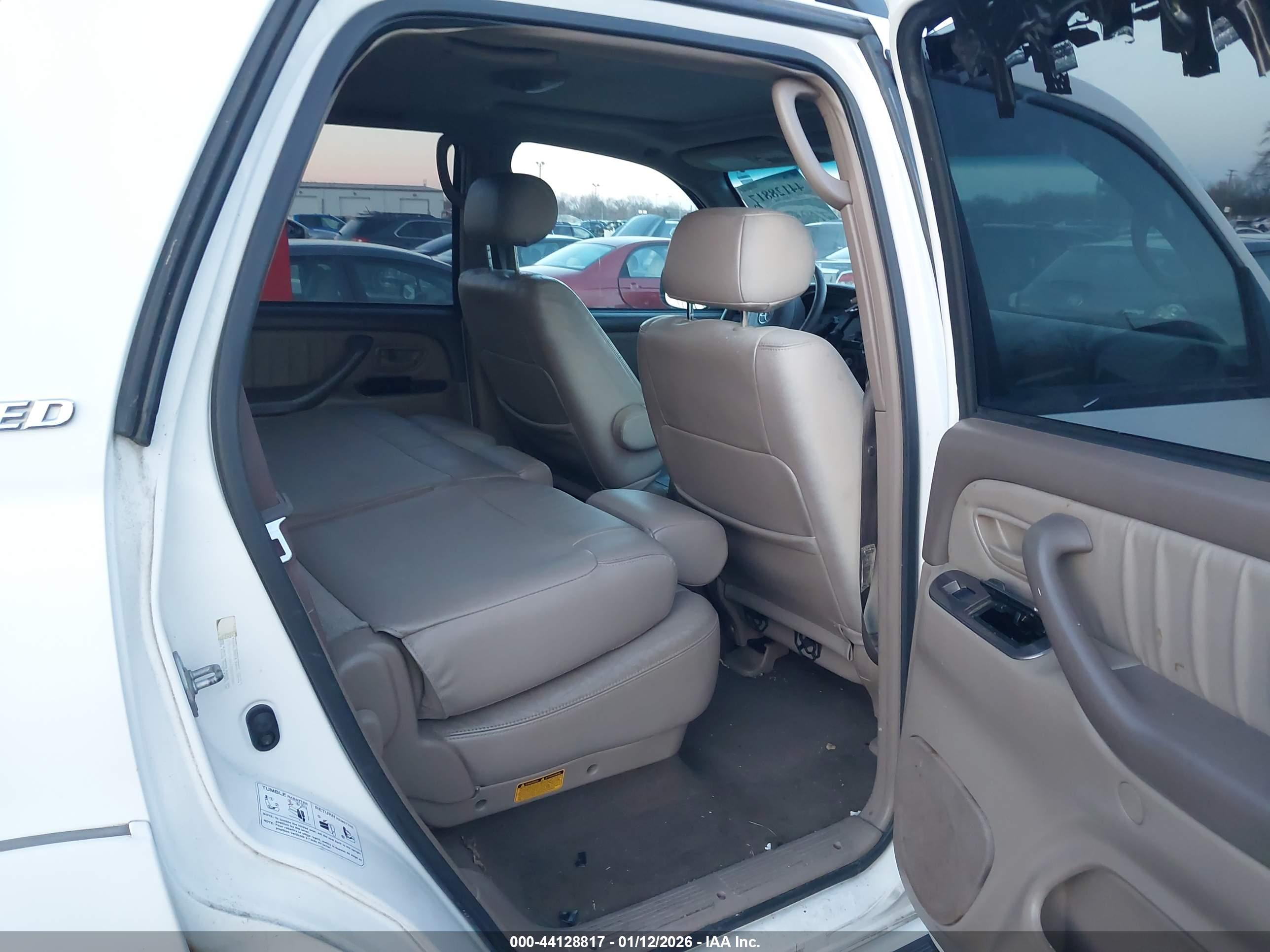 TOYOTA SEQUOIA image 8