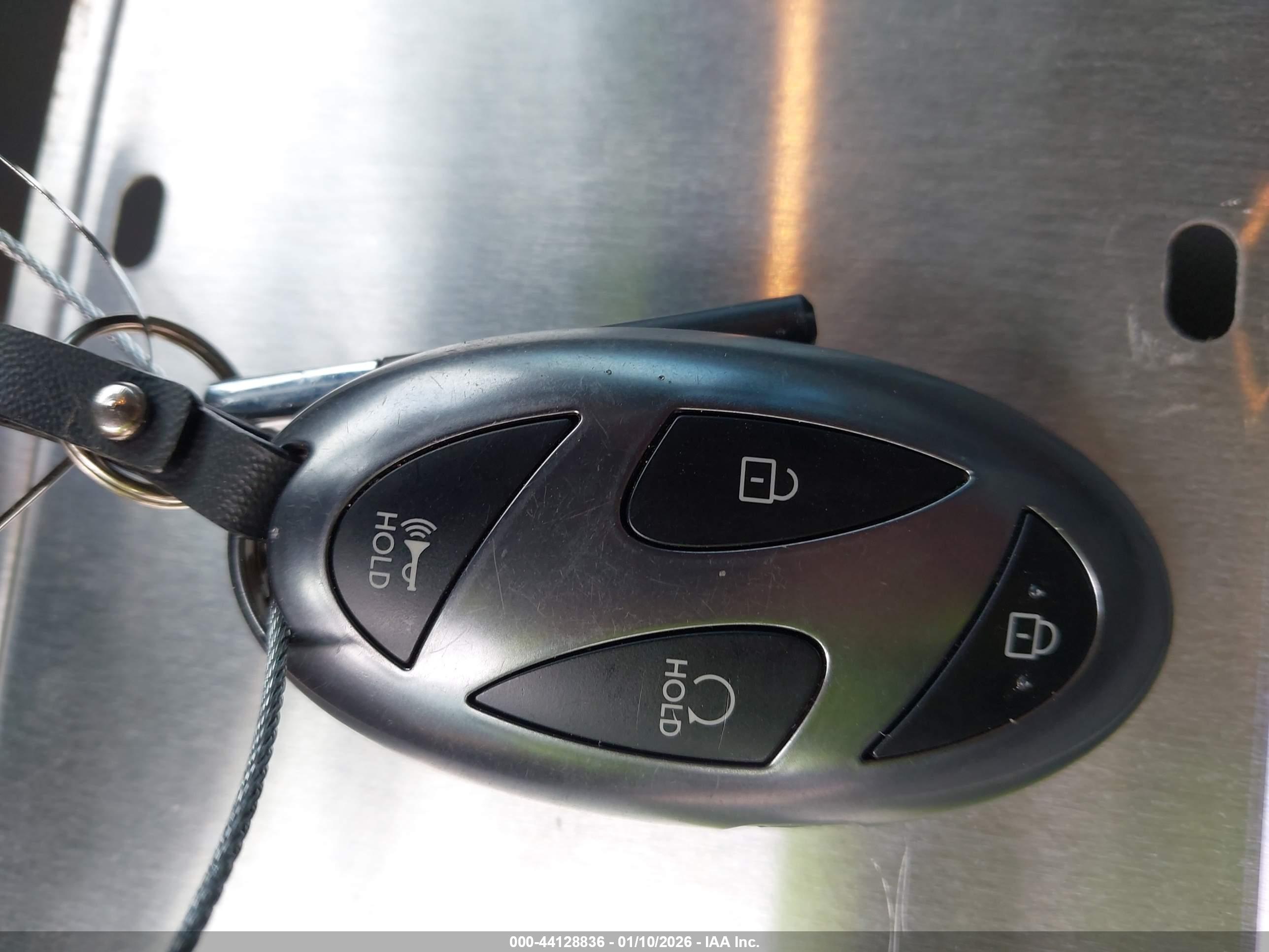 HYUNDAI ELANTRA image 11