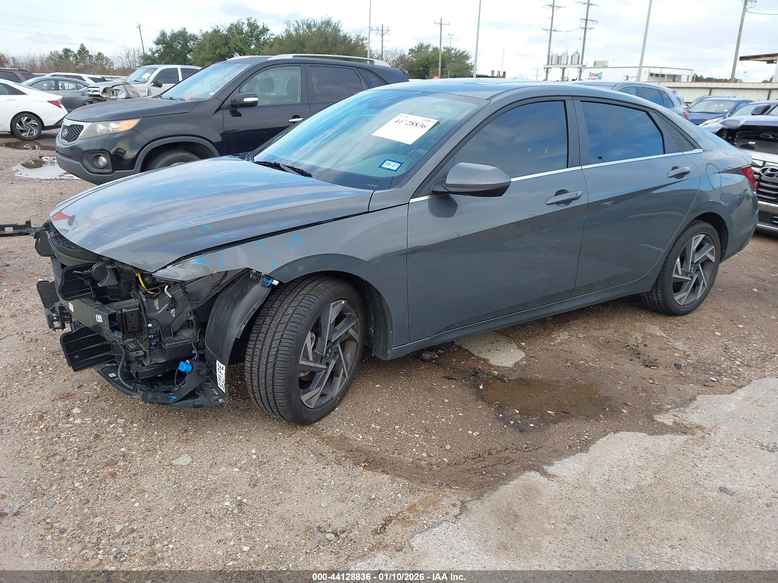 HYUNDAI ELANTRA image 2