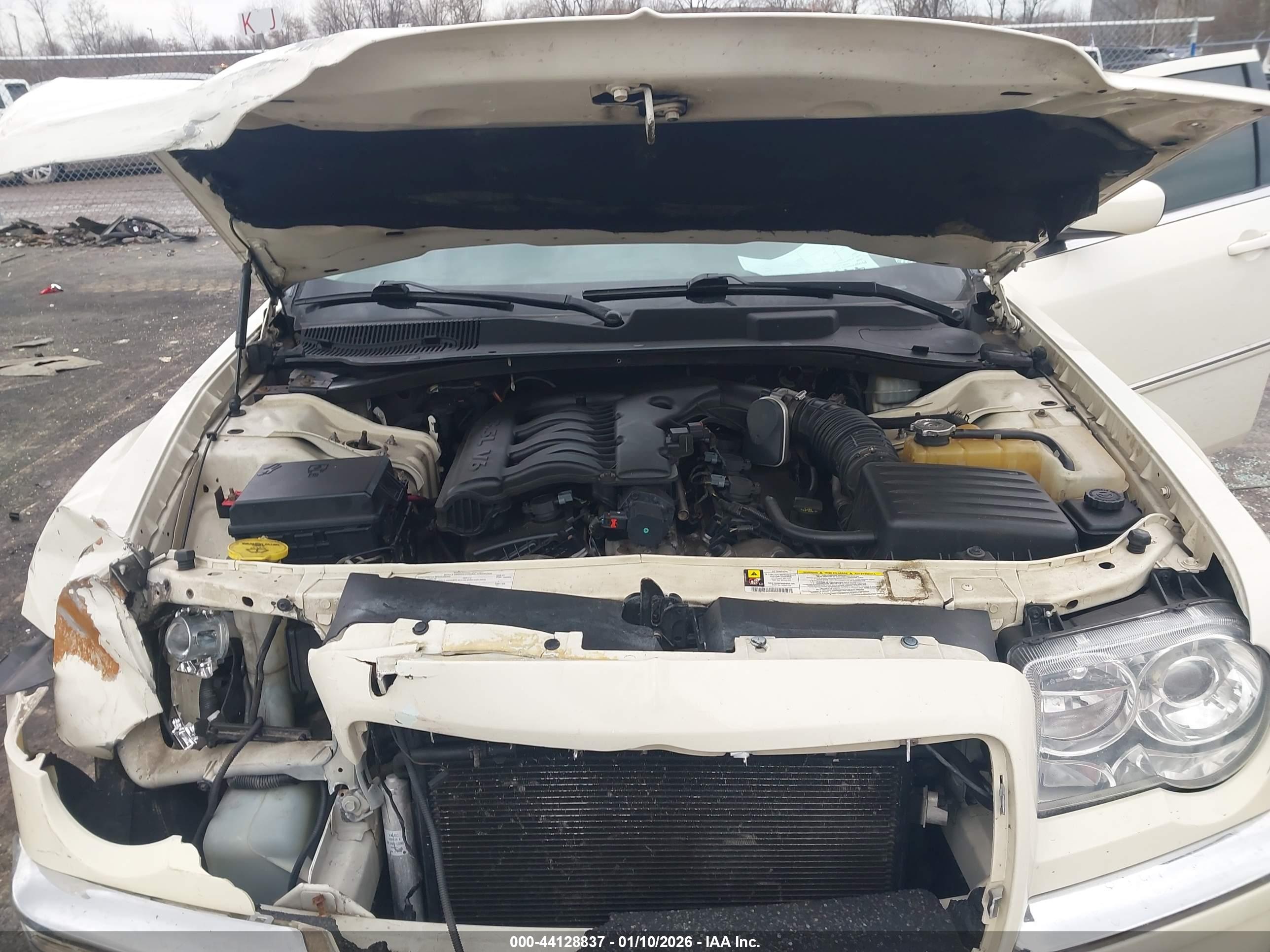 CHRYSLER 300 image 10