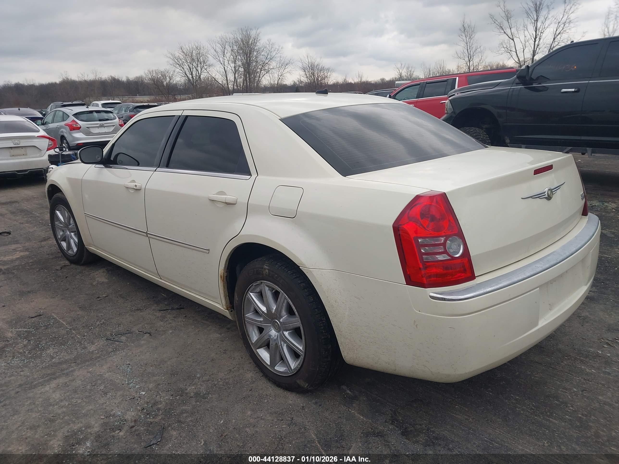 CHRYSLER 300 image 3