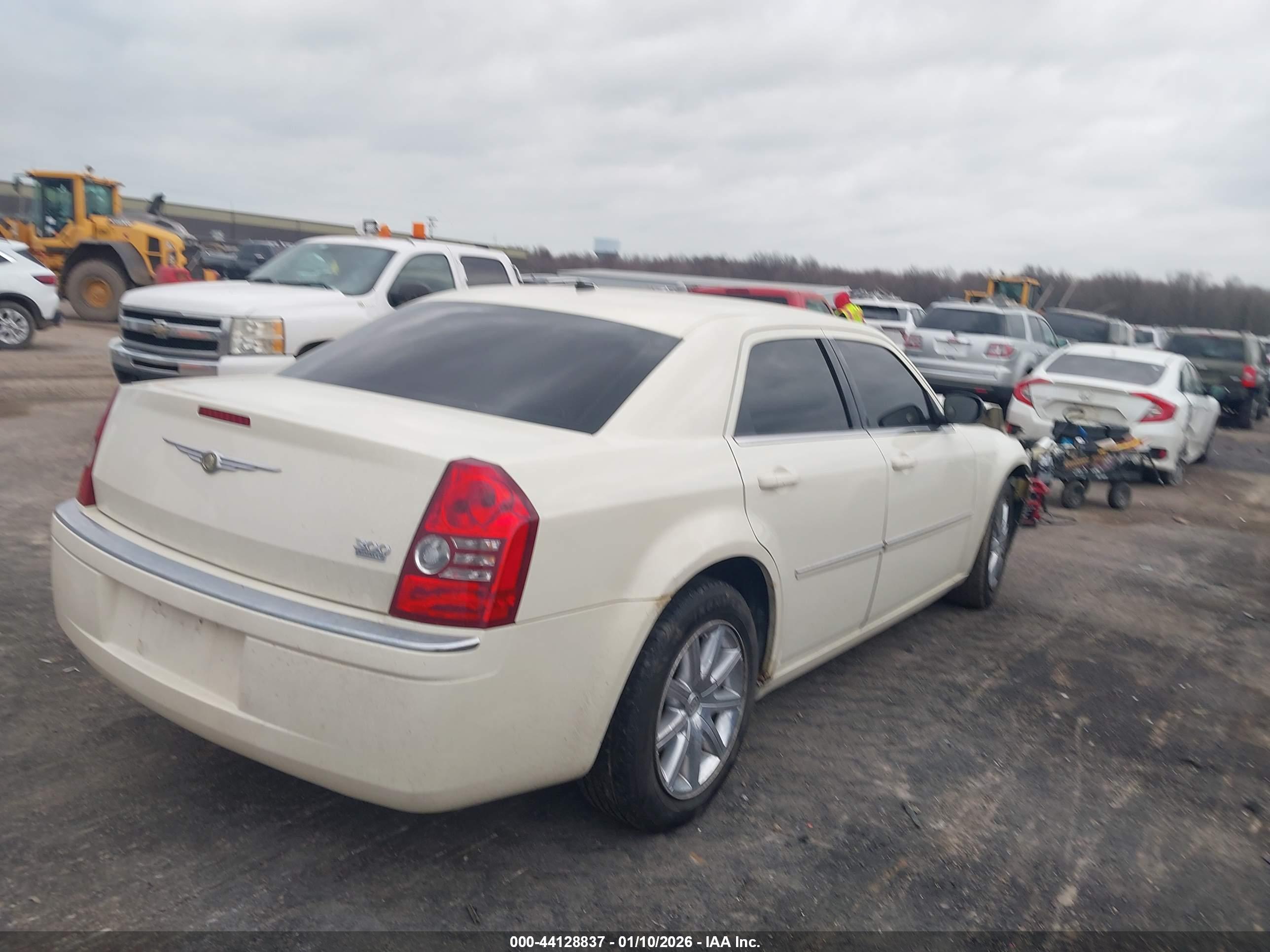 CHRYSLER 300 image 4