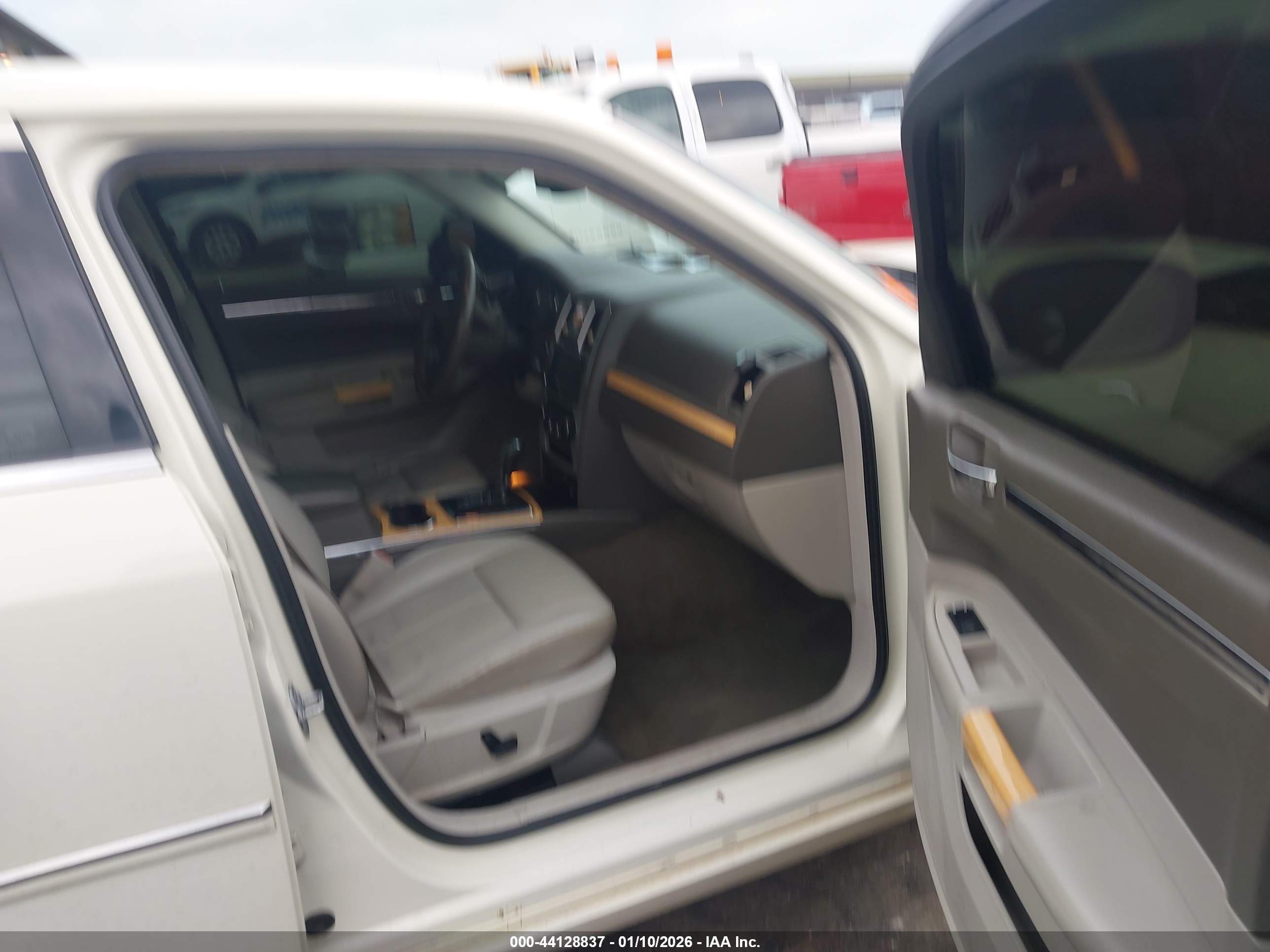CHRYSLER 300 image 5